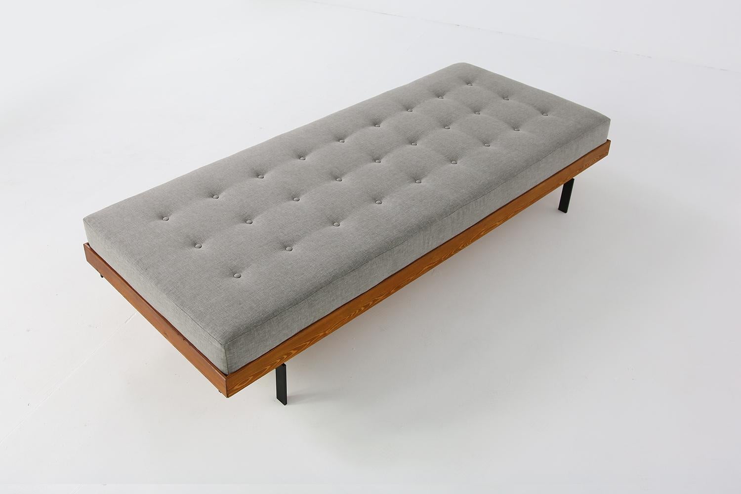 Mid-Century Modern Nathan Lindberg Daybed Mod. 31 Sofa Larch Wood, Metal, Teak, Grey Tufted