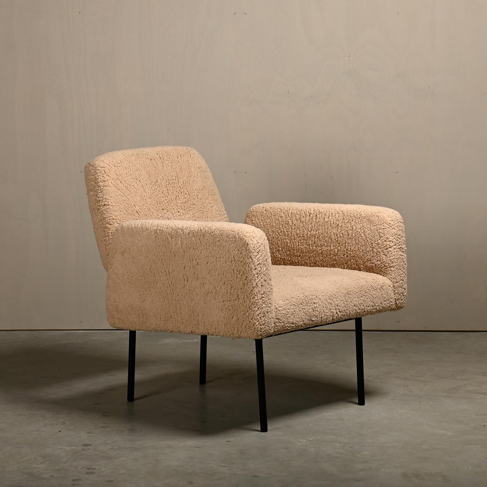 Nathan Lindberg Design-Sessel mit beigefarbenem Teddy-Stoff im Angebot 1