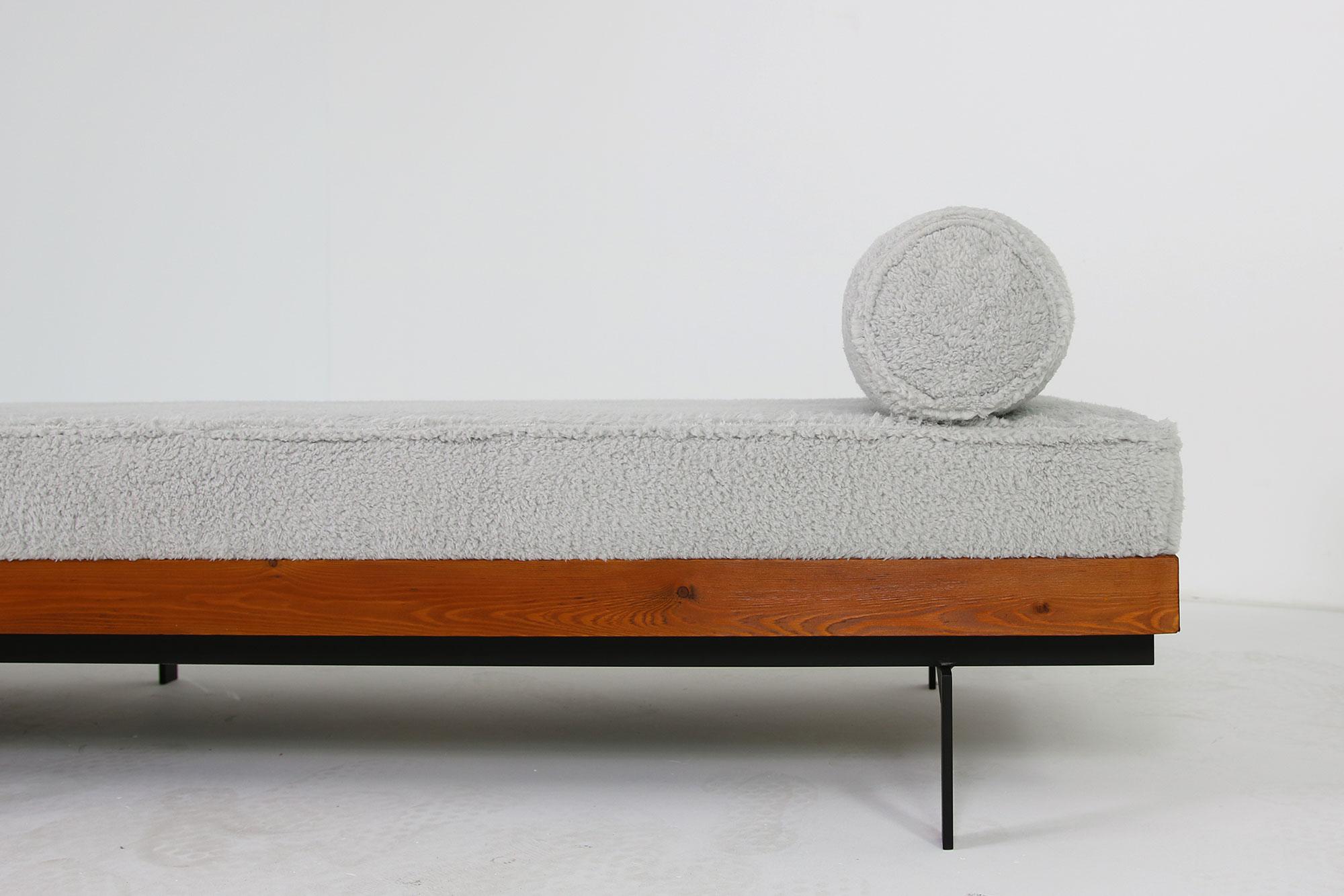 Mid-Century Modern Nathan Lindberg Long Daybed Mod NL 31L Sofa, Siberian Larch Wood, Steel and Cane