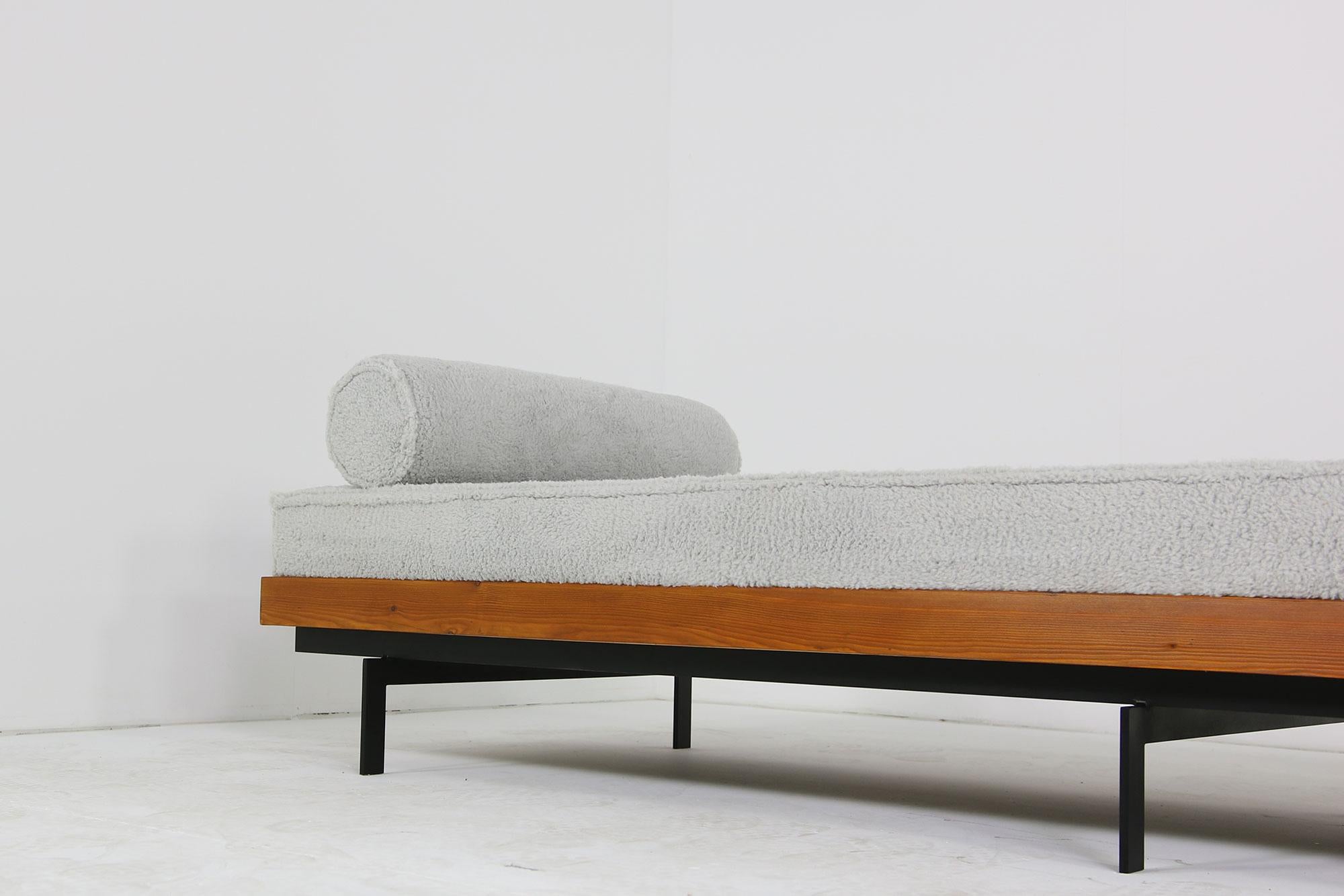 German Nathan Lindberg Long Daybed Mod NL 31L Sofa, Siberian Larch Wood, Steel and Cane
