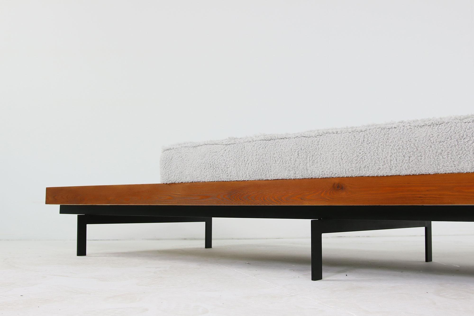 Nathan Lindberg Long Daybed Mod NL 31L Sofa, Siberian Larch Wood, Steel and Cane In Excellent Condition In Hamminkeln, DE