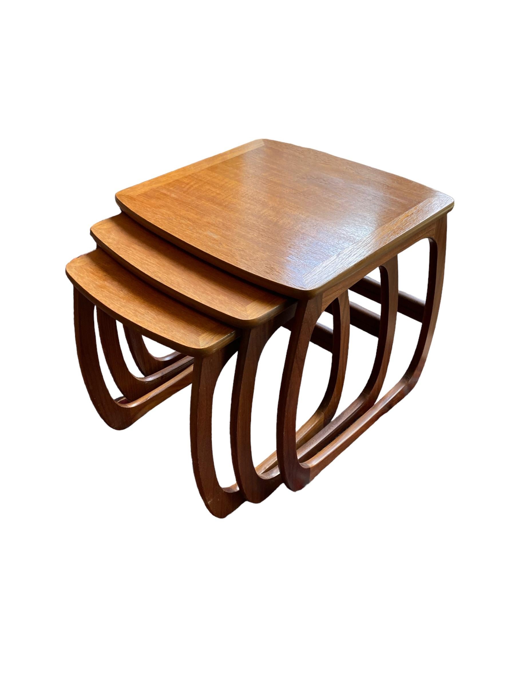 Tables Nathan Nest of Teck, design du milieu du siècle dernier en vente 7