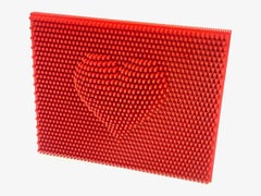 Nathan Sawaya - Letto di chiodi con cuore rosso, scultura, 2021
