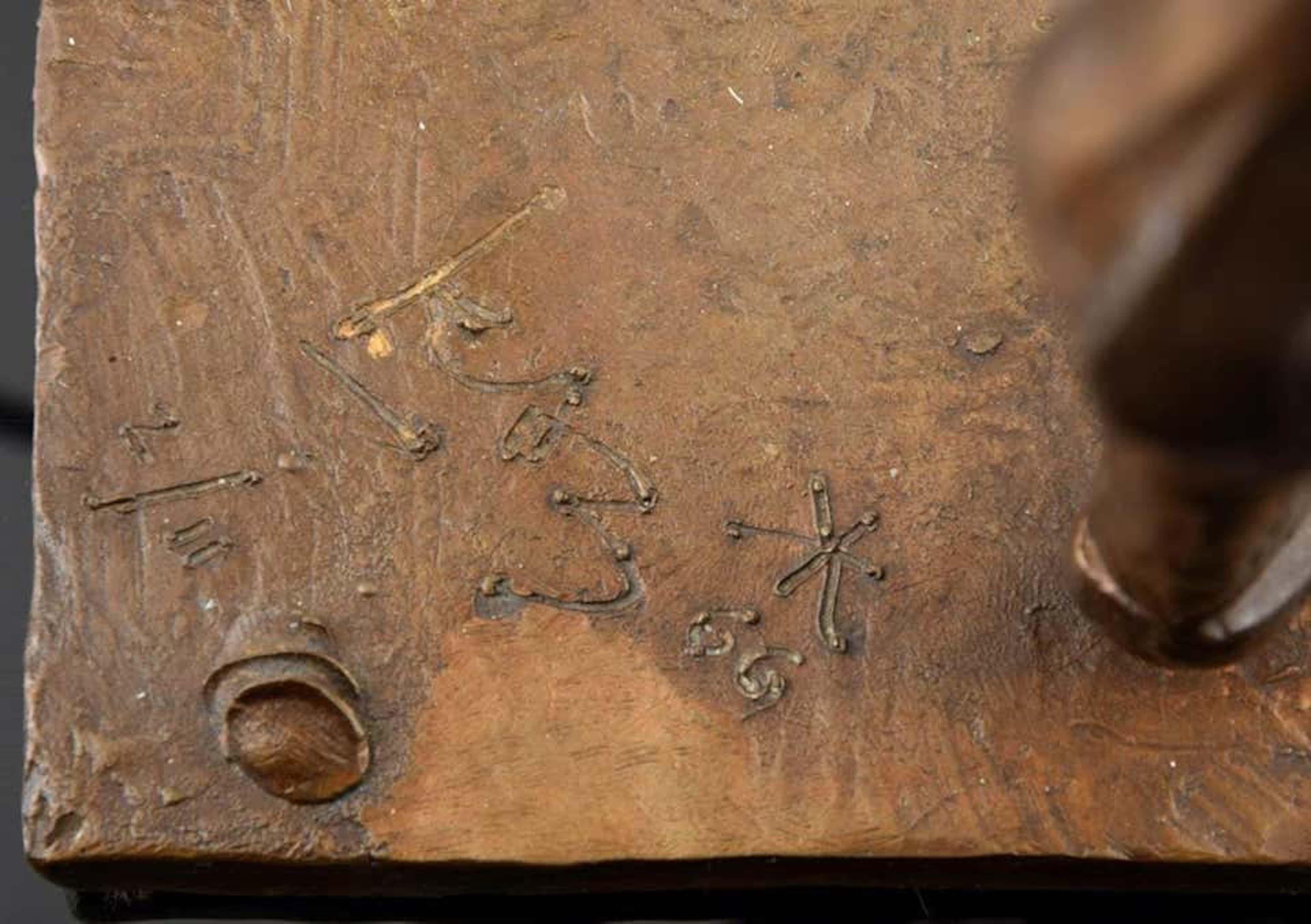 Bronzeskulptur, die einen Stierkämpfer mit einer einzelnen Rose zu seinen Füßen darstellt. Signiert und datiert 66' mit der Auflagennummer 2 von 11. Maße: 29