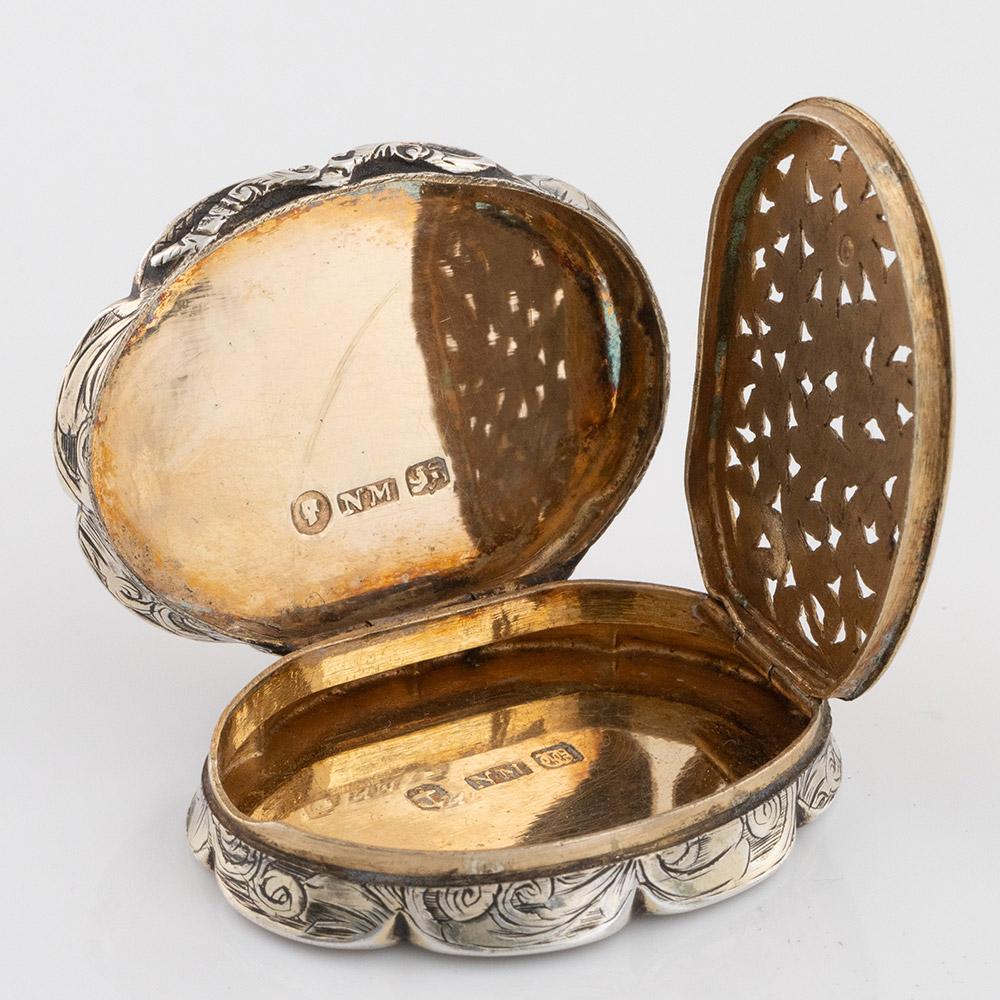 Vittoriano Nathaniel Mills Vinaigrette d'argento Birmingham 1845 in vendita
