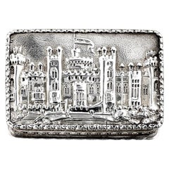 Nathaniel Mills Victorian Silver Gilt Castle-Top Vinaigrette:: Château de Windsor