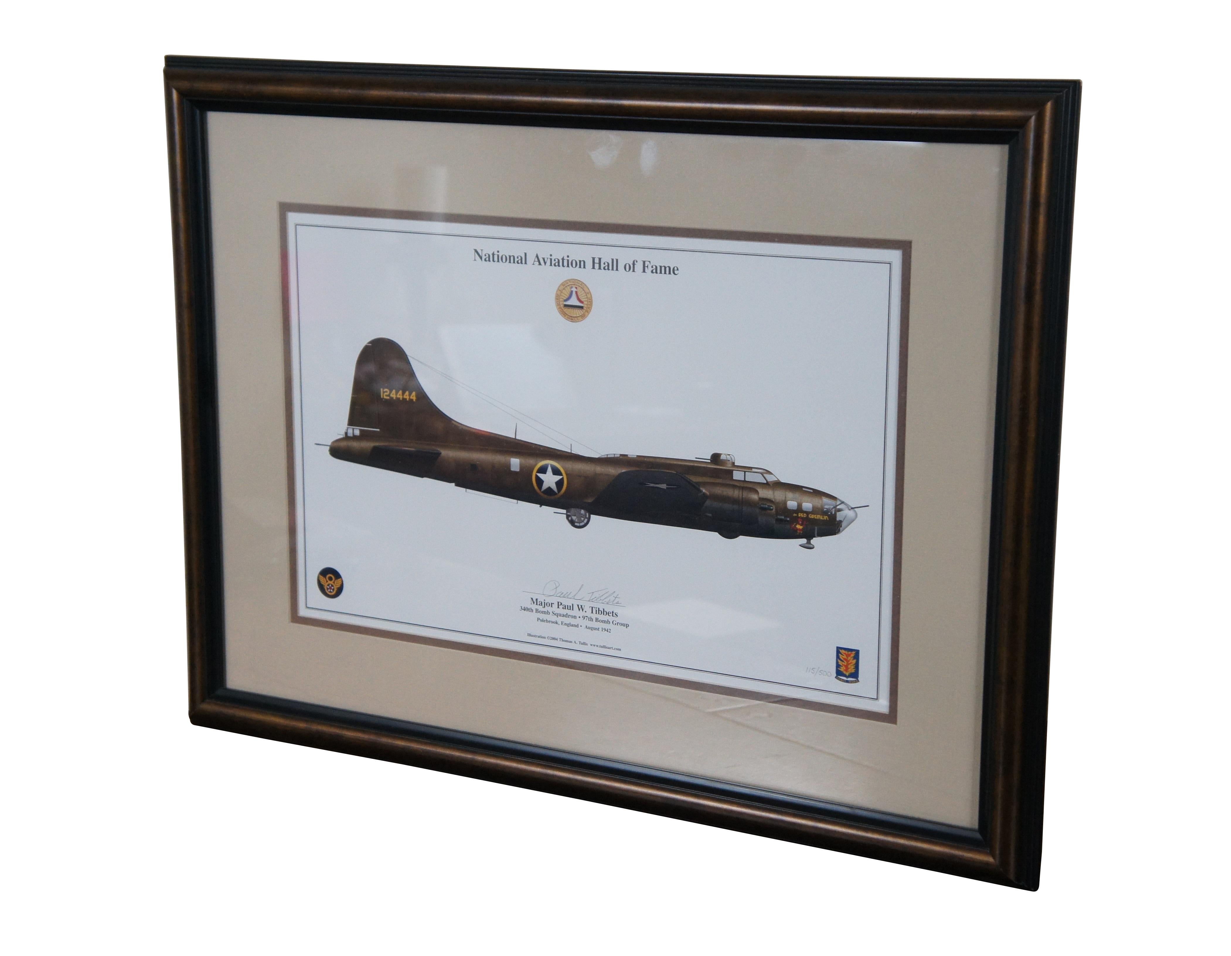 Série de tirages en édition limitée du National Aviation Hall of Fame, signés, numérotés et professionnellement encadrés

Major Paul W. Tibbets S.N.A. Print, B-17 Gremlin. 340e escadron de bombardement, 97e groupe de bombardement.

Édition 115 de