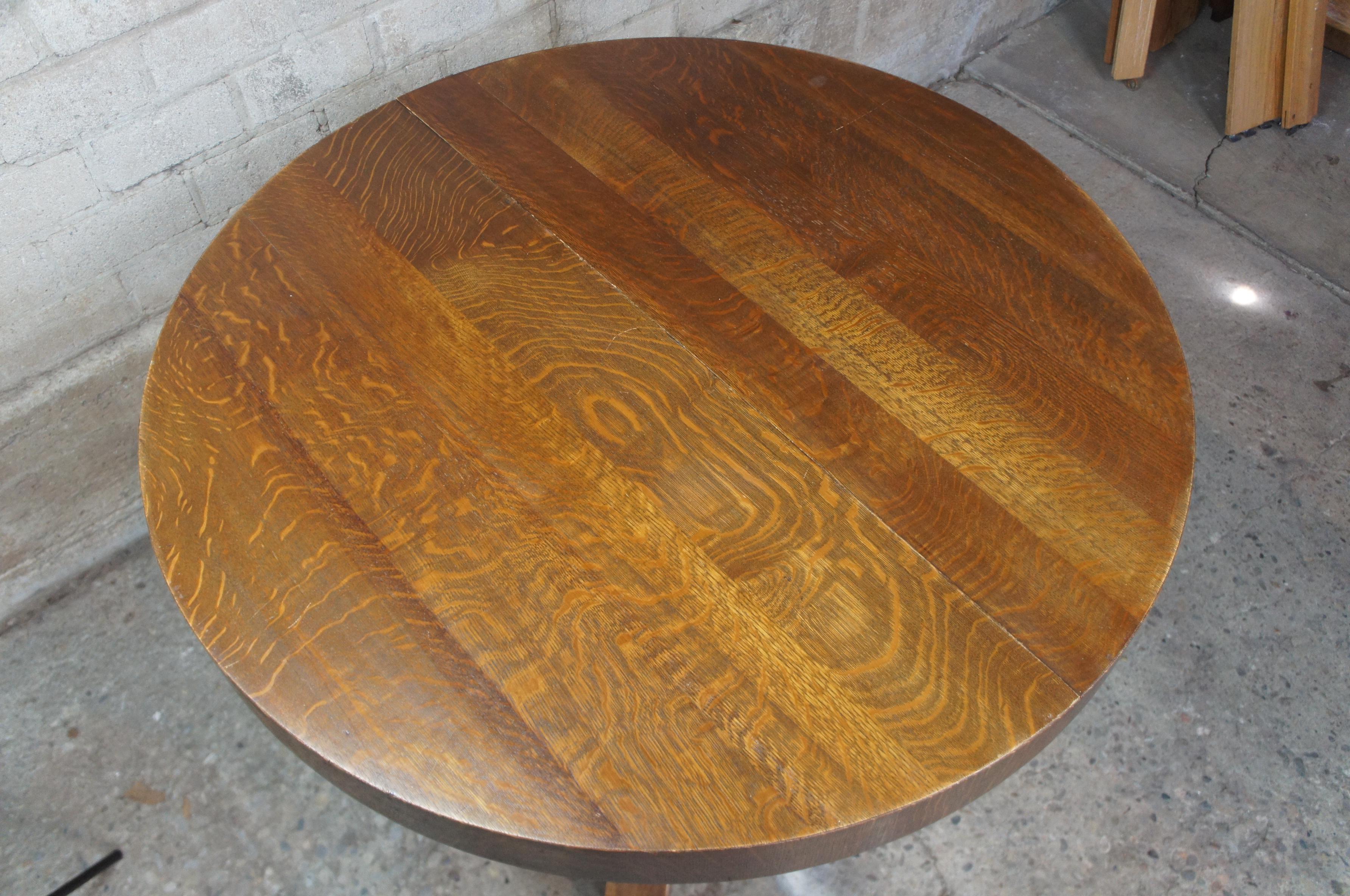National Furniture Co. Antique Empire Quartersawn Oak Round Dining Table In Good Condition In Dayton, OH