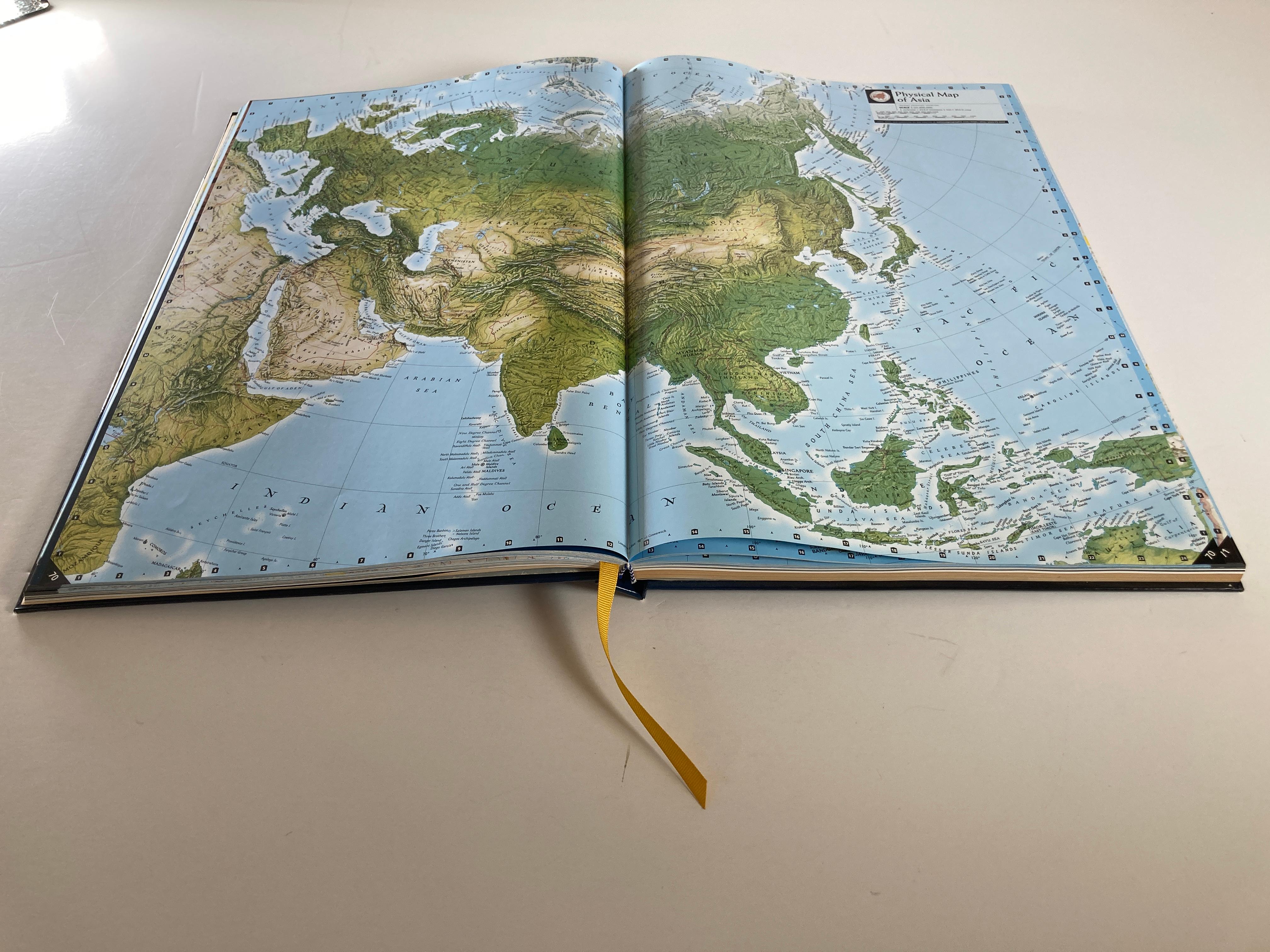 Maltese National Geographic Atlas of the World, Eighth Edition Hardcover Book For Sale