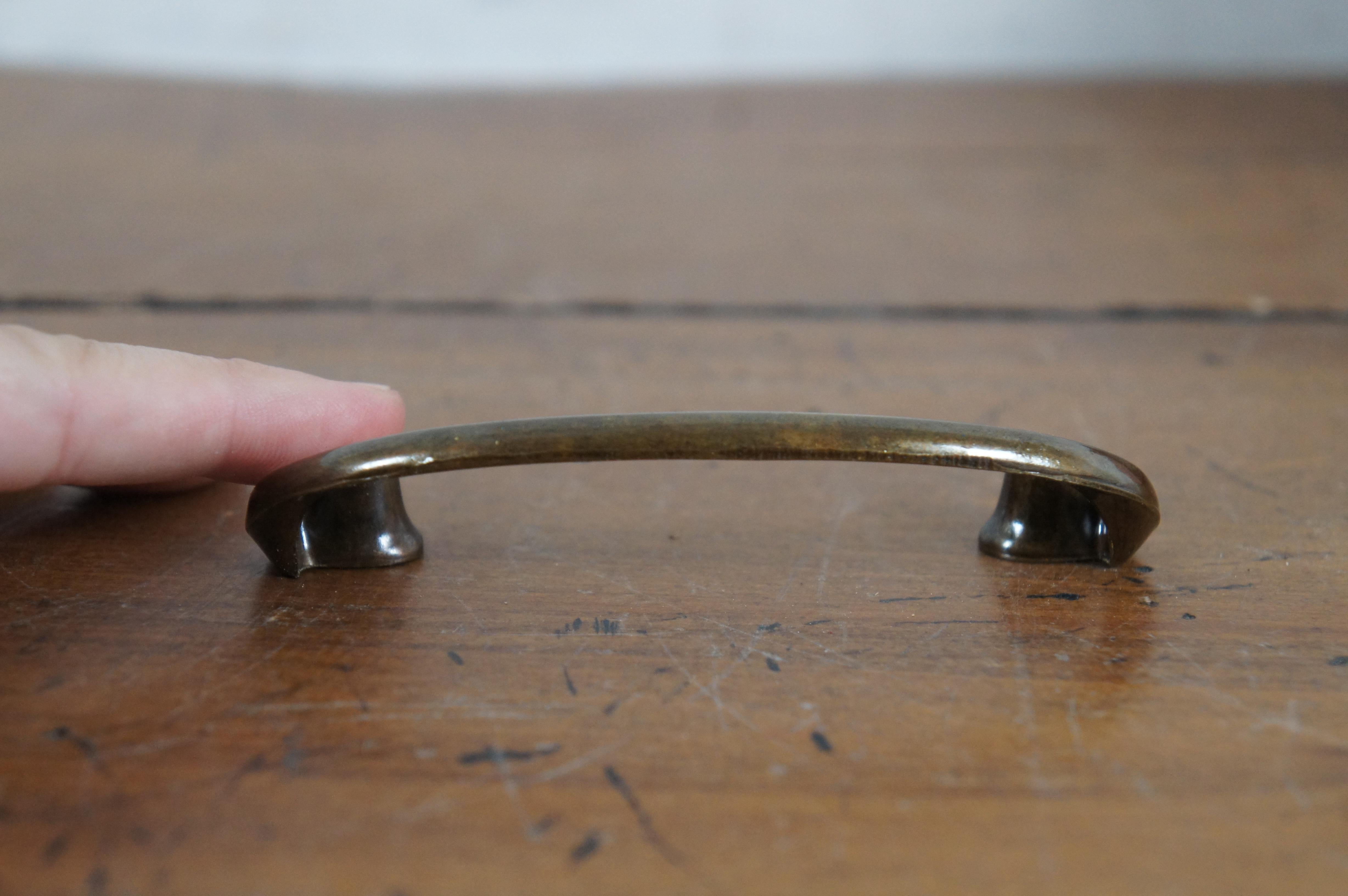 National Lock Co Medalist C678-4A Antique Brass Colonial Classic Drawer Pull MCM For Sale 1