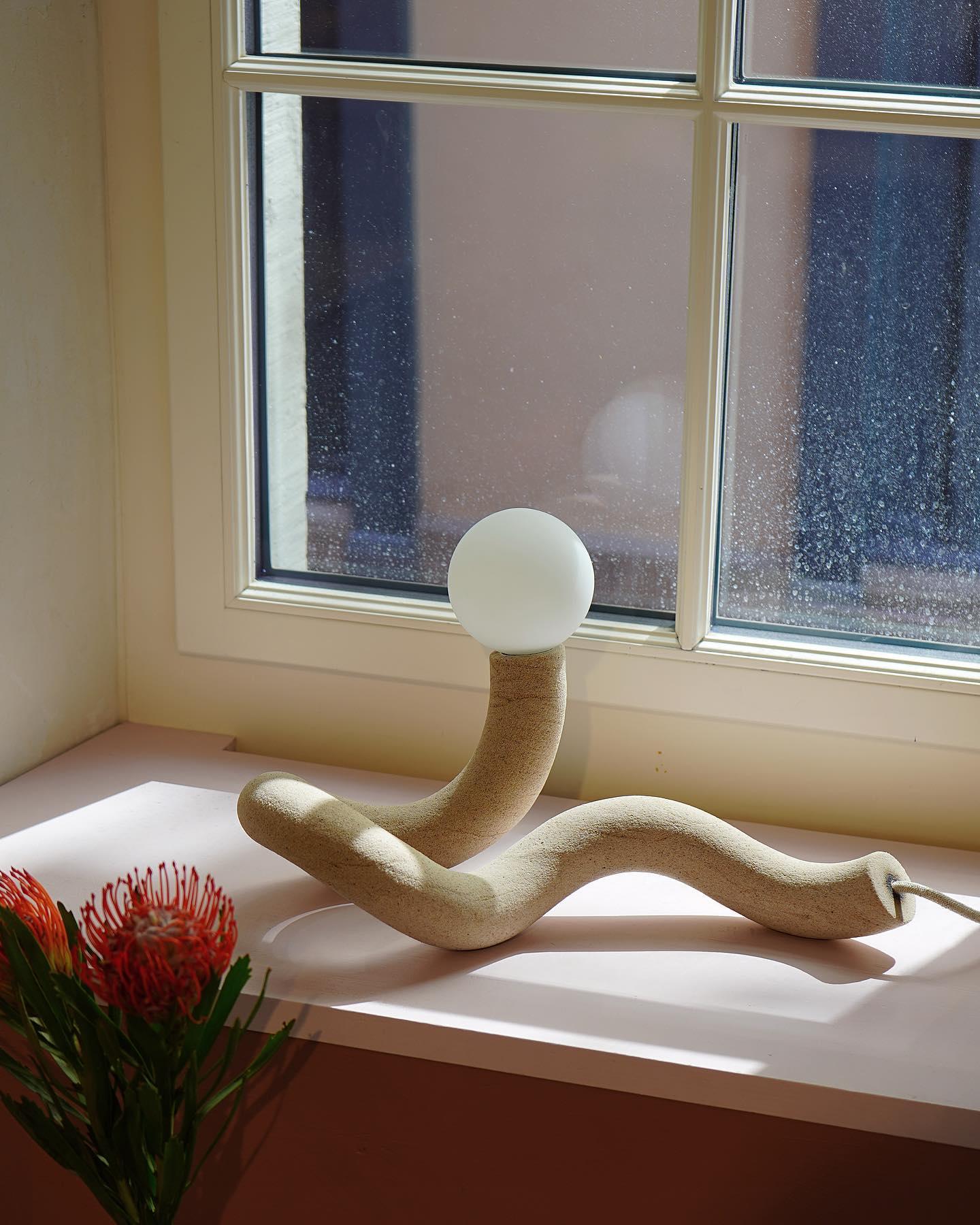 Lampada da terra Native 05 in edizione limitata in sabbia e nylon di Hot Wire Extensions In condizioni Nuovo in vendita a Geneve, CH