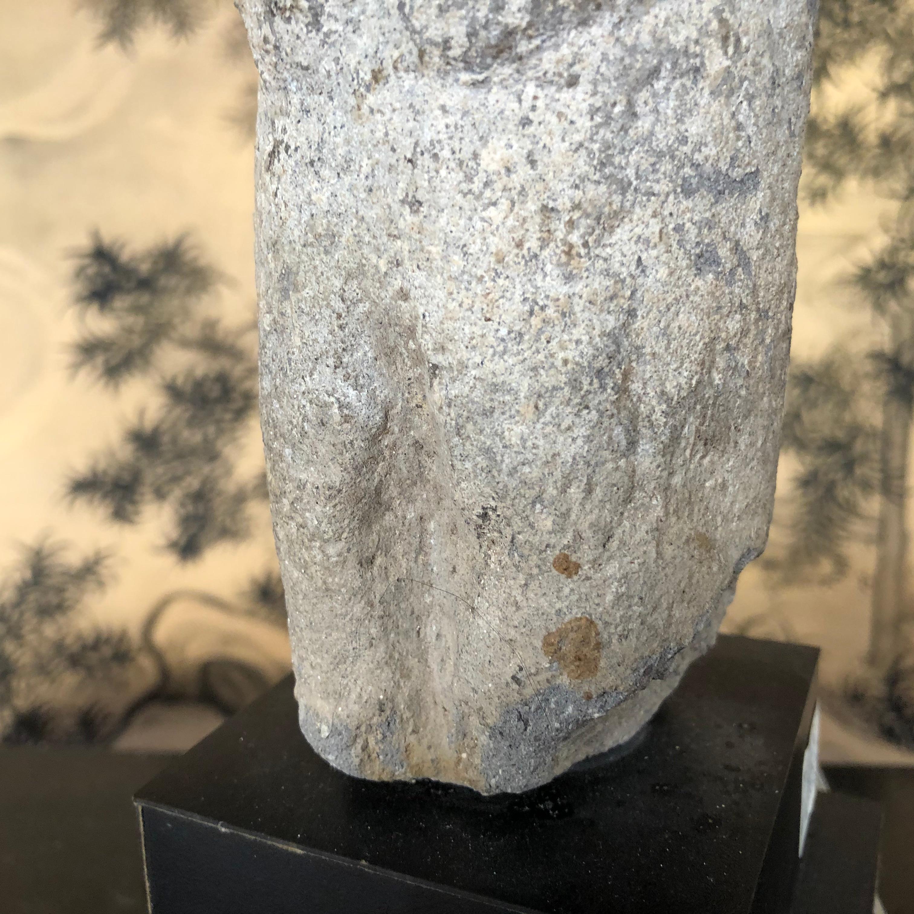 Escultura Efigie Kachina de Piedra Antigua Tallada a Mano de los Nativos Americanos siglo XVIII y antes en venta