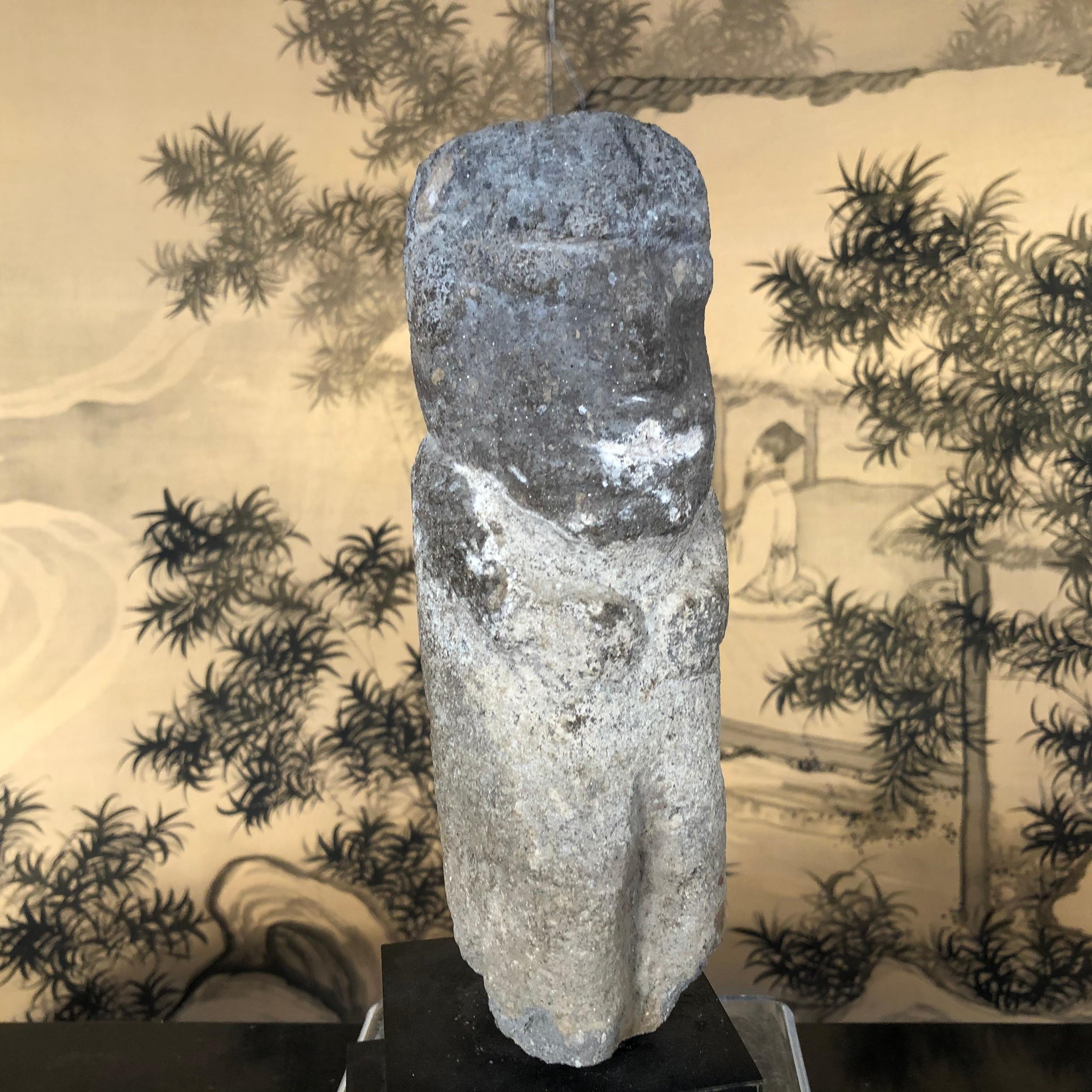 Escultura Efigie Kachina de Piedra Antigua Tallada a Mano de los Nativos Americanos en venta 1