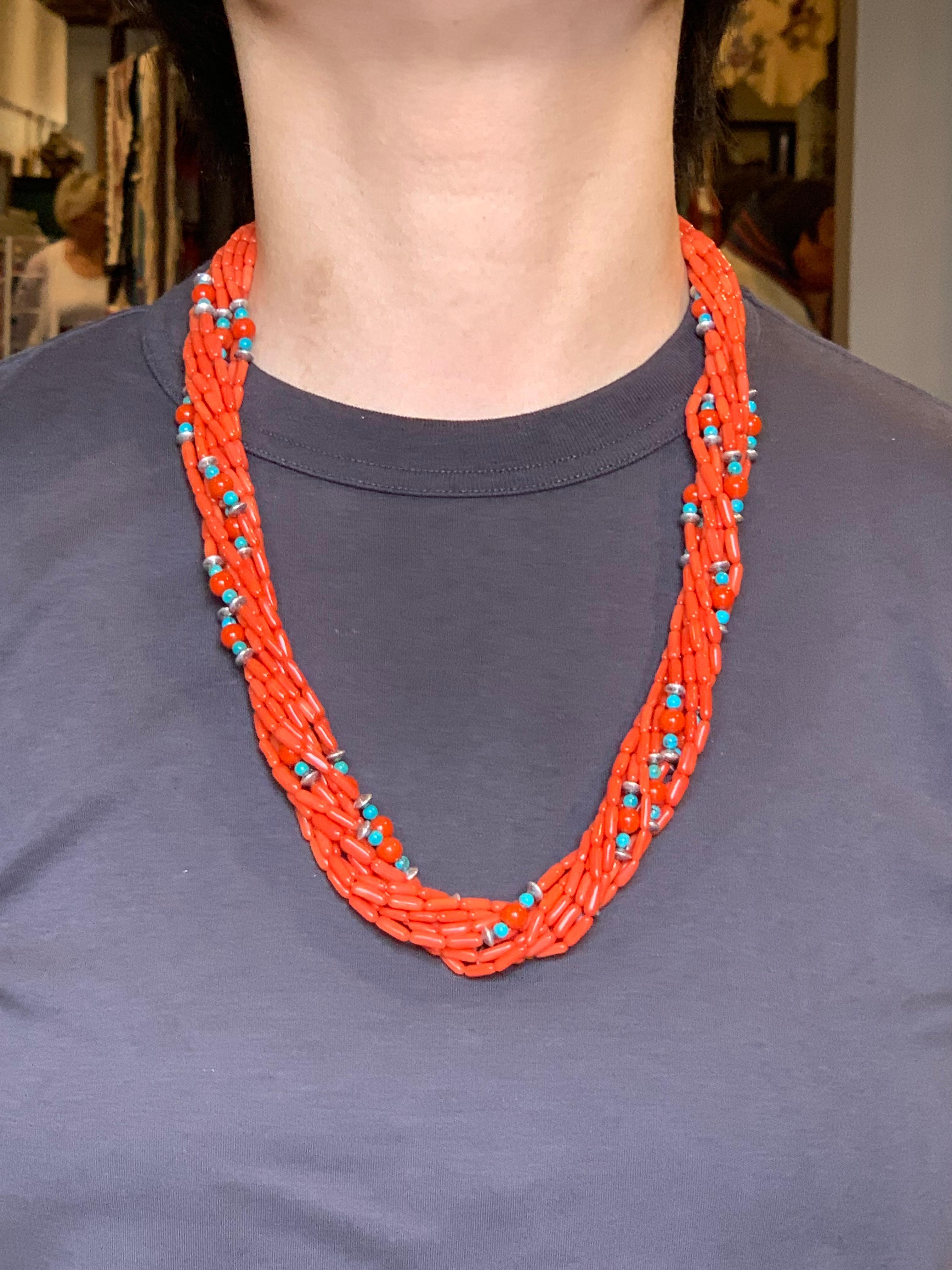 Collana di perline di corallo mediterraneo a 10 fili dei nativi americani in vendita 15