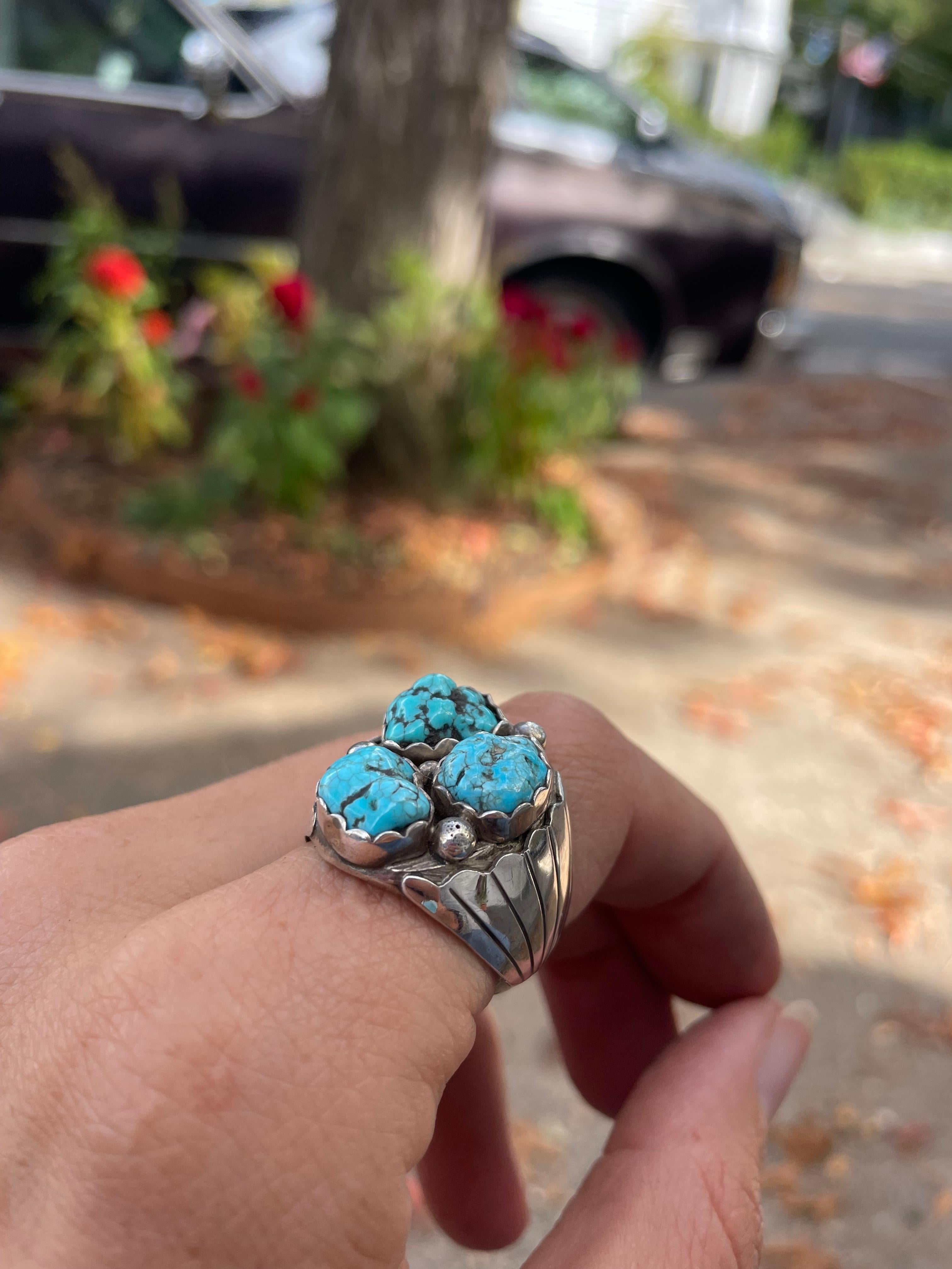 Native American 3 Stone Raw Turquoise Vintage Ring

Amazing Turquoise Ring with 3 Beautiful Raw Turquoise Stones, and Striped Sterling Silver Ring

Size 10 

Stamped 