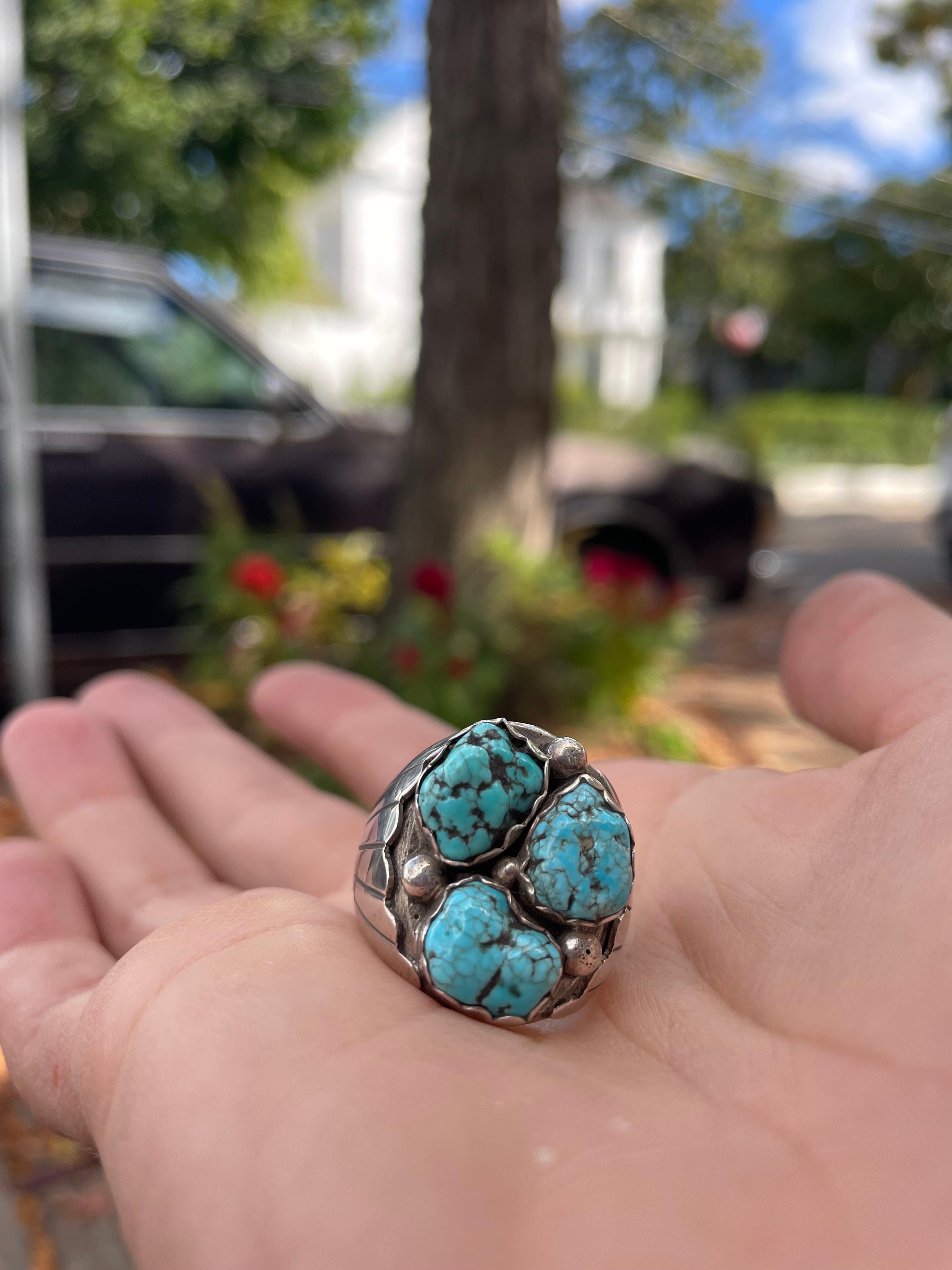 Amérindien Bague vintage amérindienne à 3 pierres en turquoise brute  en vente