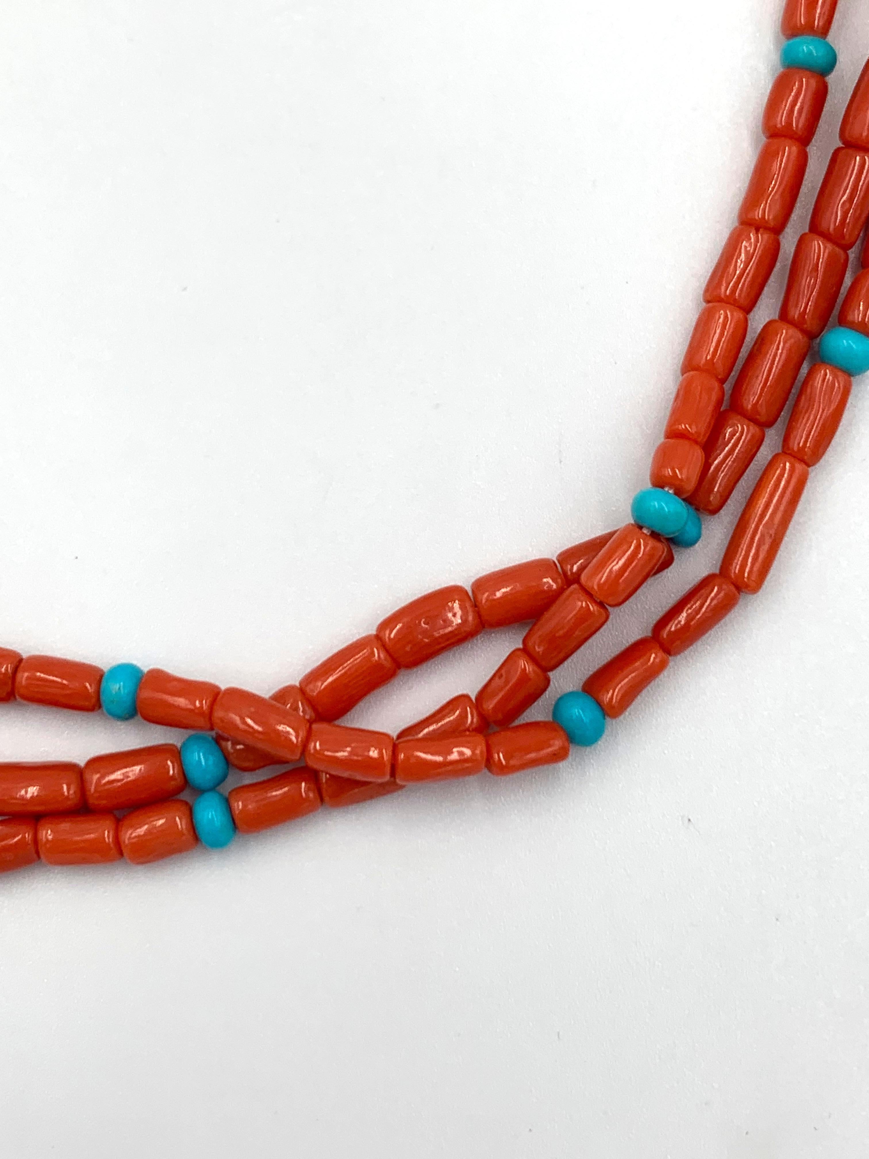 Native American 3-Strand Mediterranean Coral Beaded Necklace in vendita 3