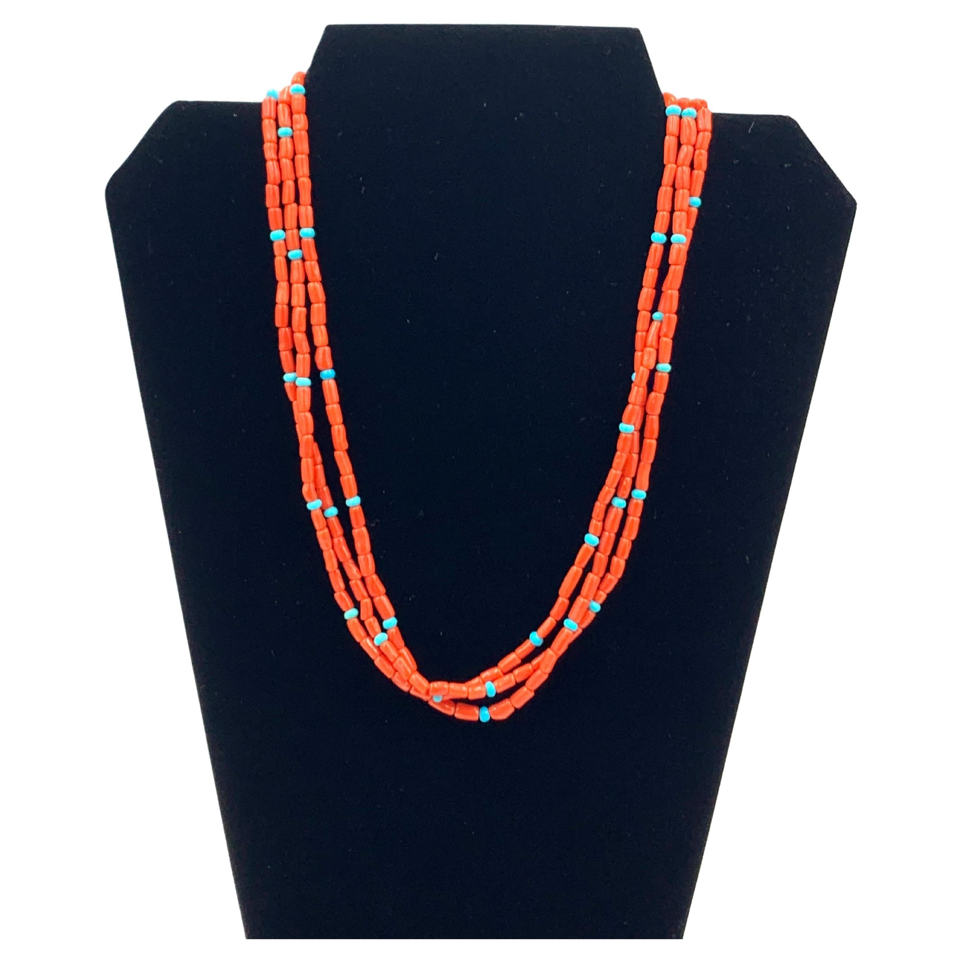 Native American 3-Strand Mediterranean Coral Beaded Necklace in vendita