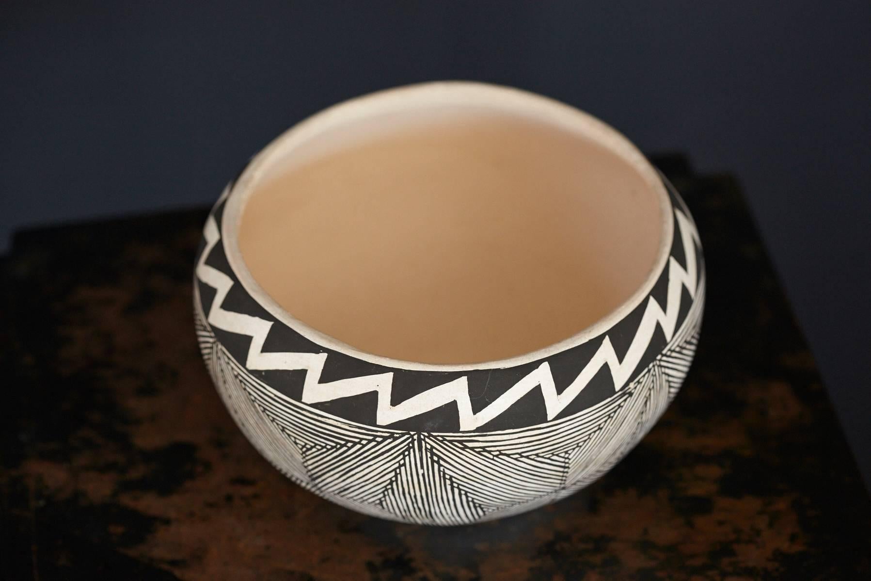 Native American Acoma Earthenware Bowl, Painted Black and White Graphic Design 2