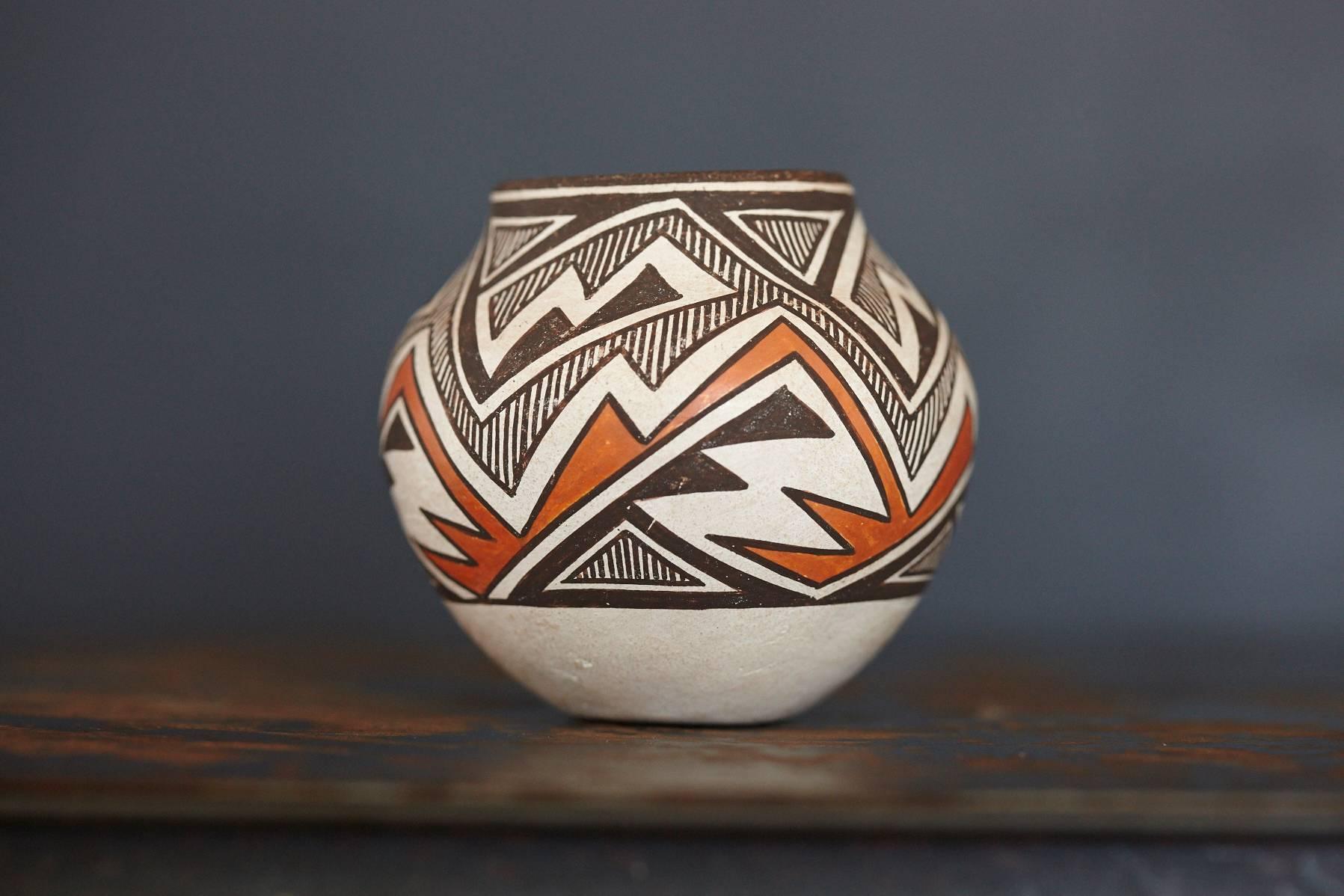 Beautiful vintage earthenware, polychromed jar in a geometric design by J.G. Louis, Acoma New Mexico circa 1970s.
The jar is signed J.G. Louis, Acoma, N. Mex and shows a bear claw.
The piece is in excellent condition, no chips, fleabites, cracks