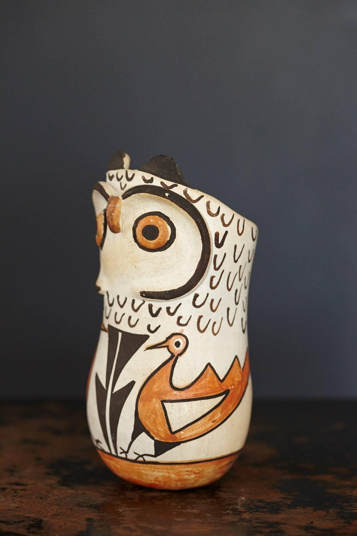 Native American Acoma Polychromed Owl Jar by Frances Torivio, circa 1960s In Good Condition In Pau, FR