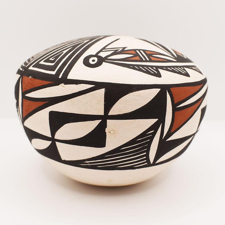 Indigene Kunst (Nord-/Südamerika) Acoma-Keramikvase (20. Jahrhundert) im Angebot
