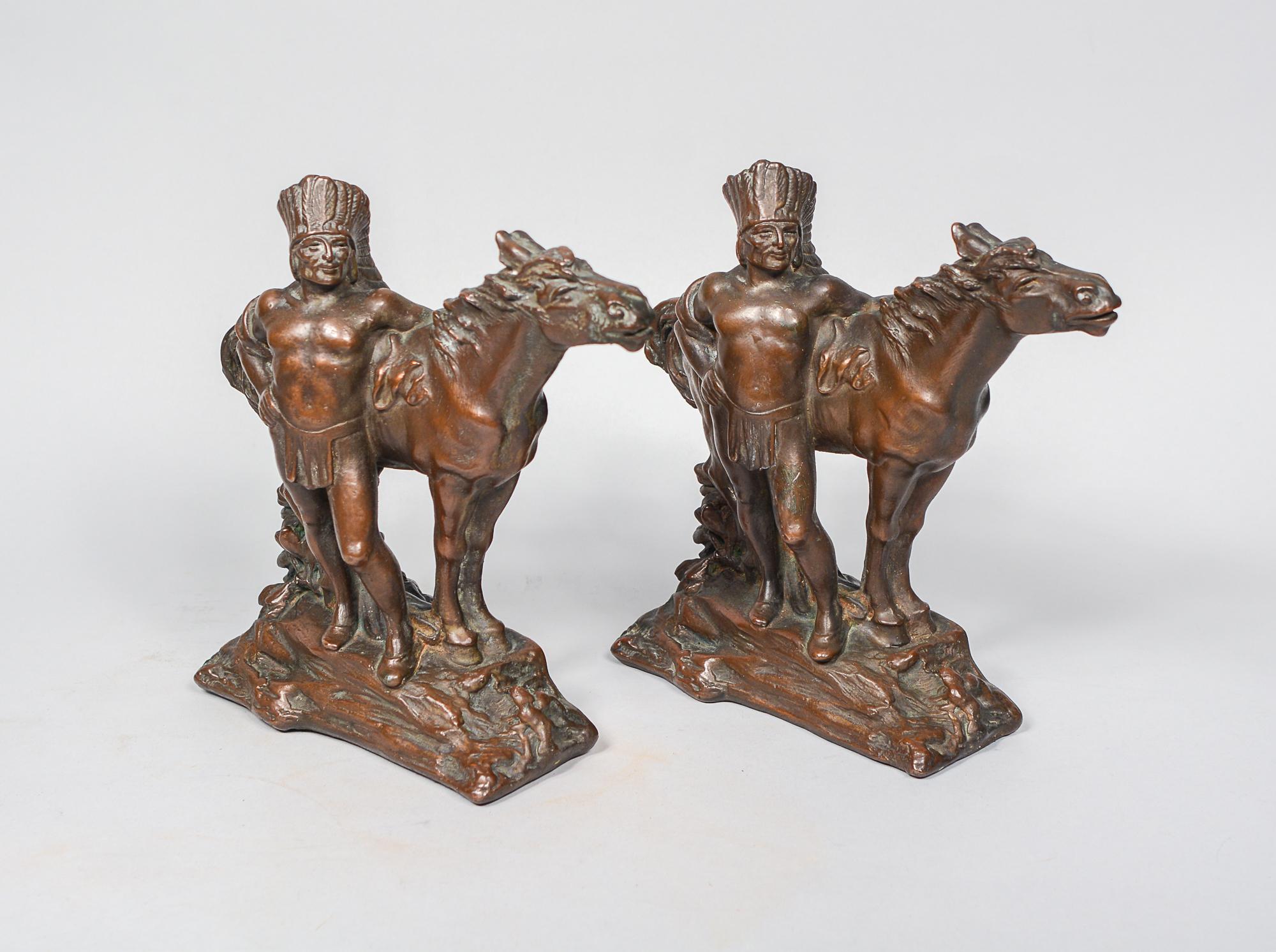 Américain Serre-livres en bronze pour chevaux et Amérindiens par Armor Bronze Corporation en vente