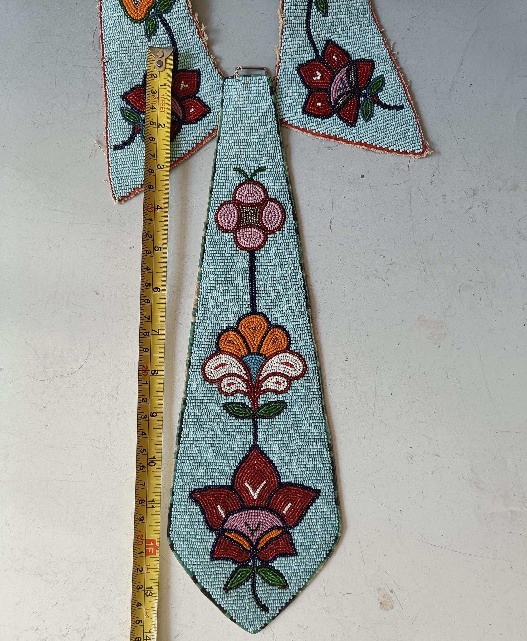 Native American Antique Beaded Collar Tie  plateau Nez perce In Good Condition In London, GB