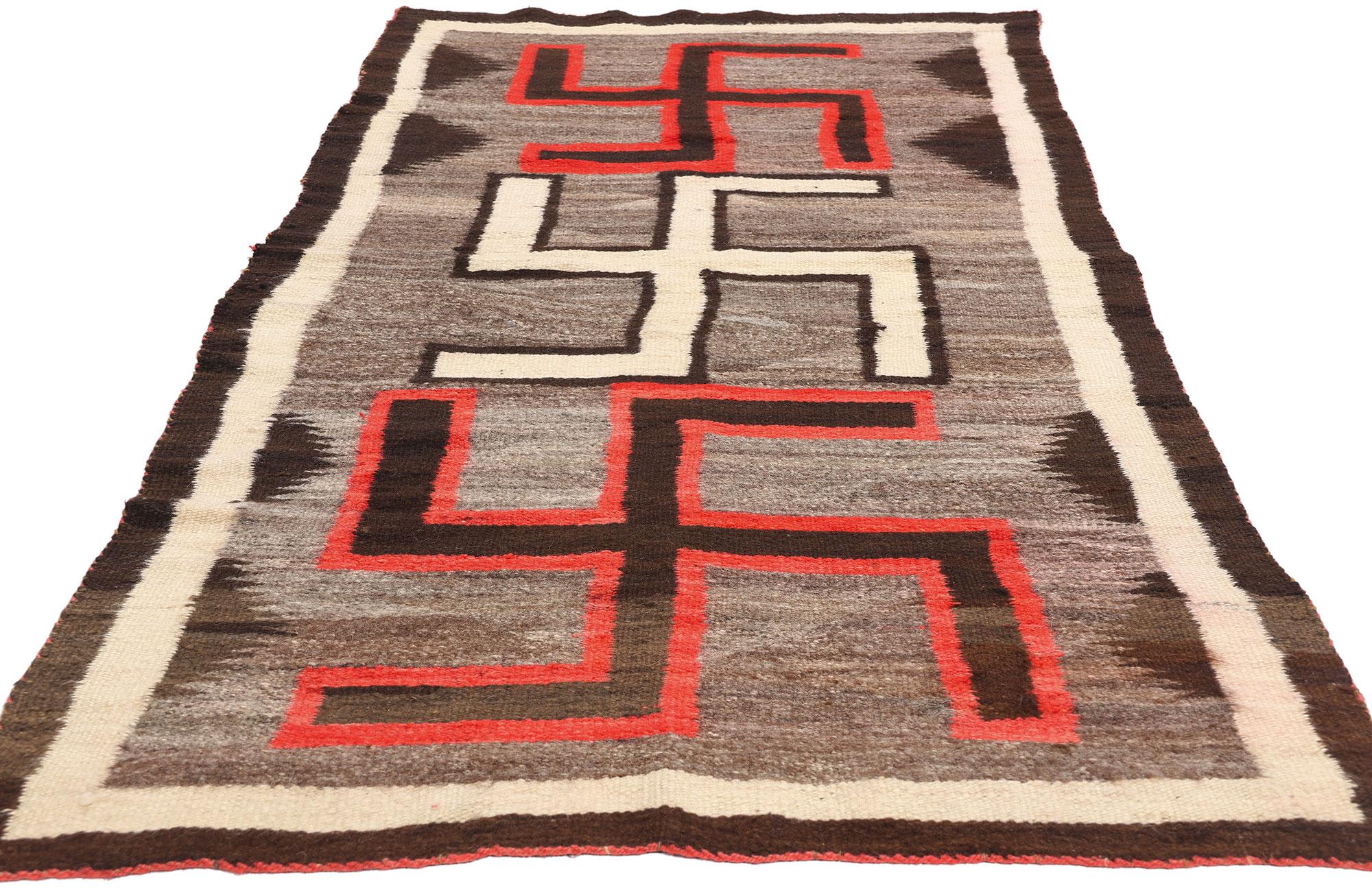 Amérindien Tapis amérindien ancien de style Navajo en cristal tourbillonnant, 03'04 x 07'10 en vente