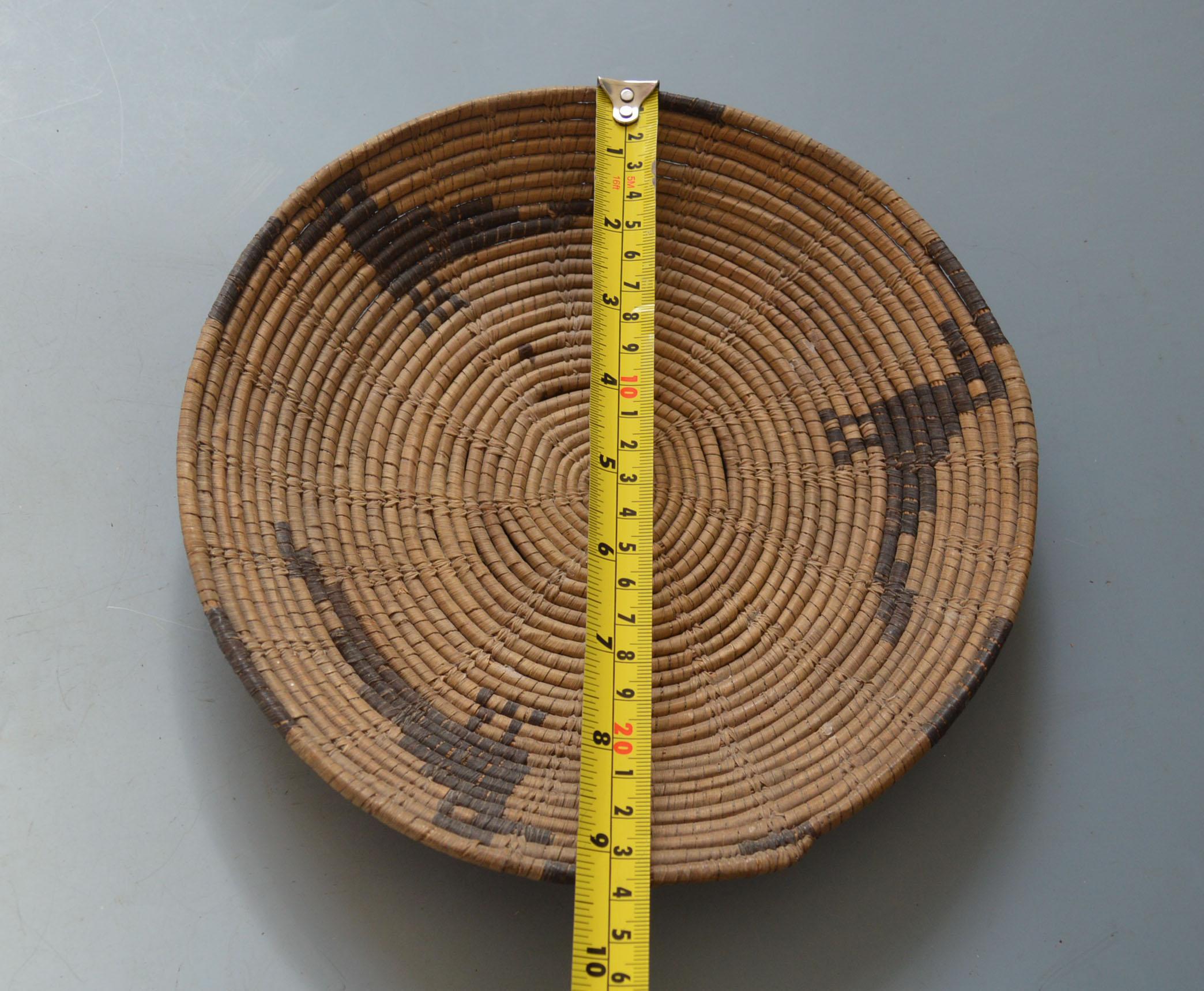Native American Antique Pima Basket with eagle motive In Good Condition For Sale In London, GB