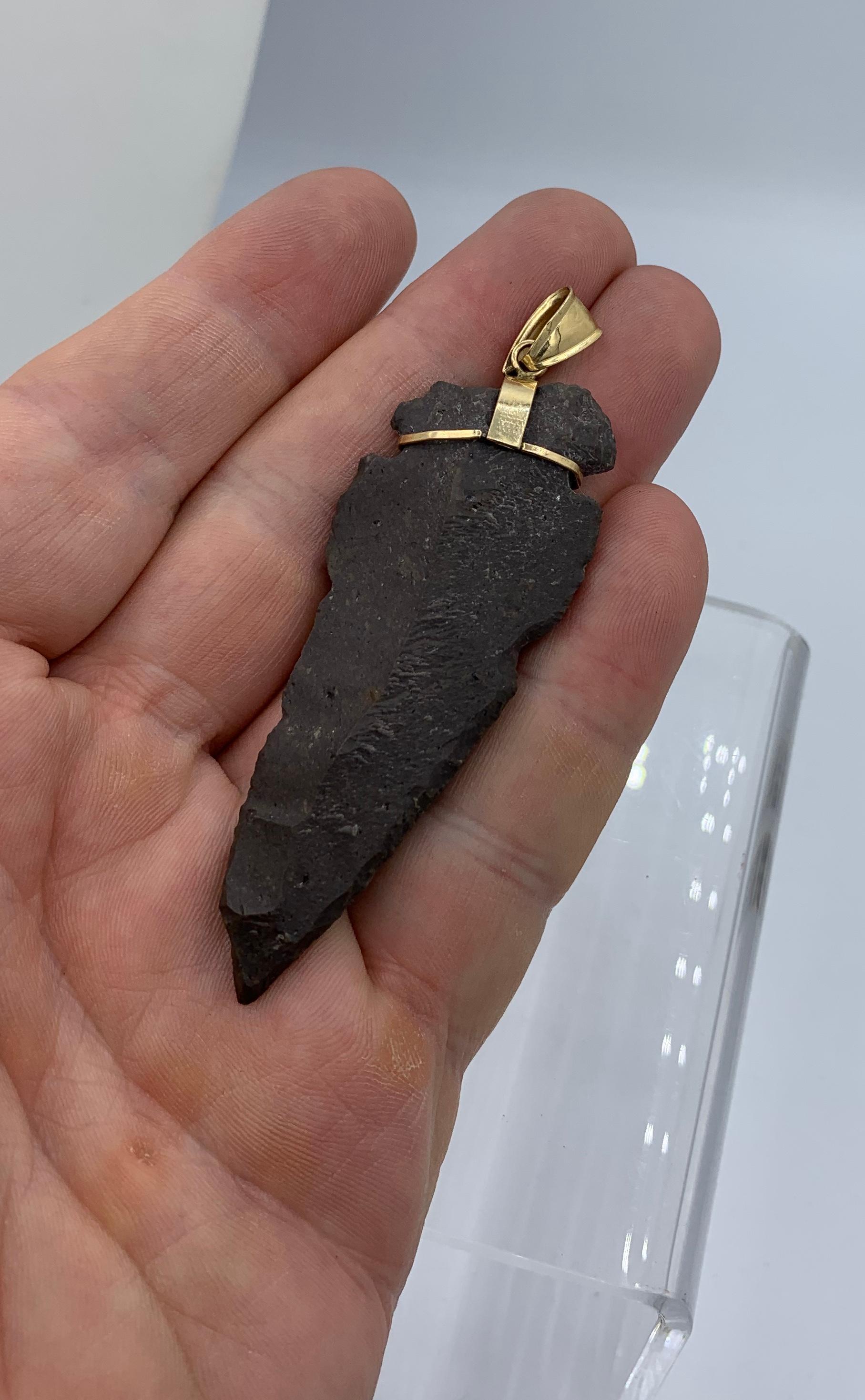 Native American Arrowhead 14 Karat Gold Pendant Necklace In Good Condition For Sale In New York, NY