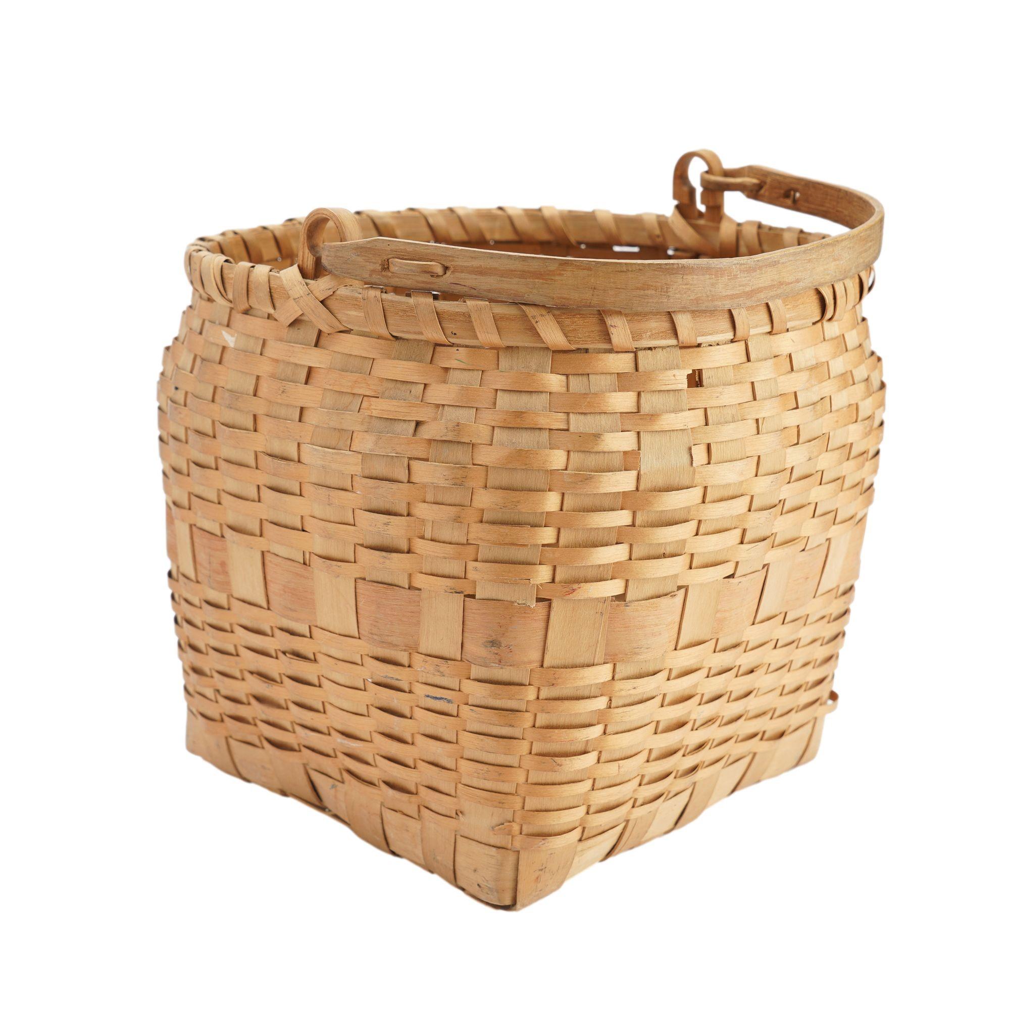 Ash Native American ash basket with carved handle, 1880-1910 For Sale