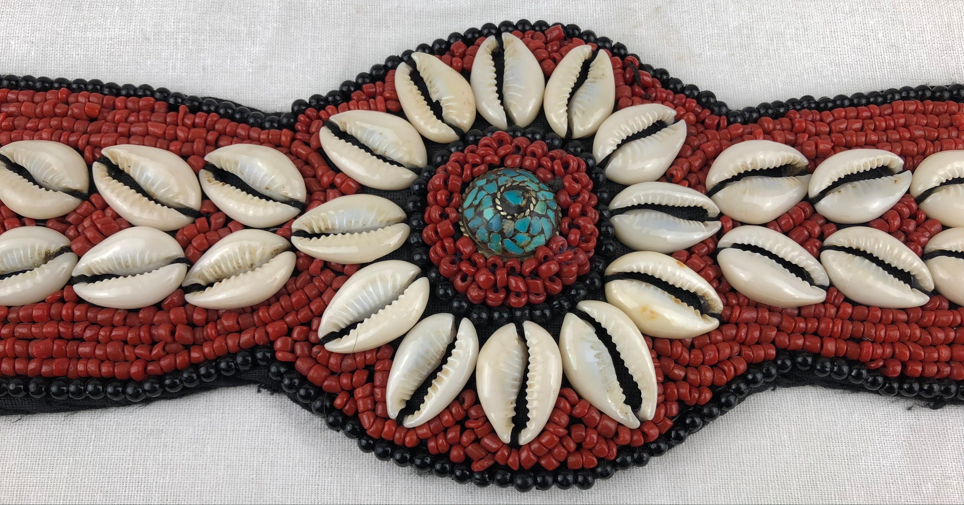A stunning hand-crafted belt featuring a beautiful turquoise stone. This very decorative native belt attributed to the Shinnecock People of the United States of America would look wonderful framed and hung as a wall decoration. 

Stunning