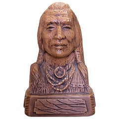 Buste d'un guerrier amérindien en céramique marron imitation bois intitulé Brave, 1969