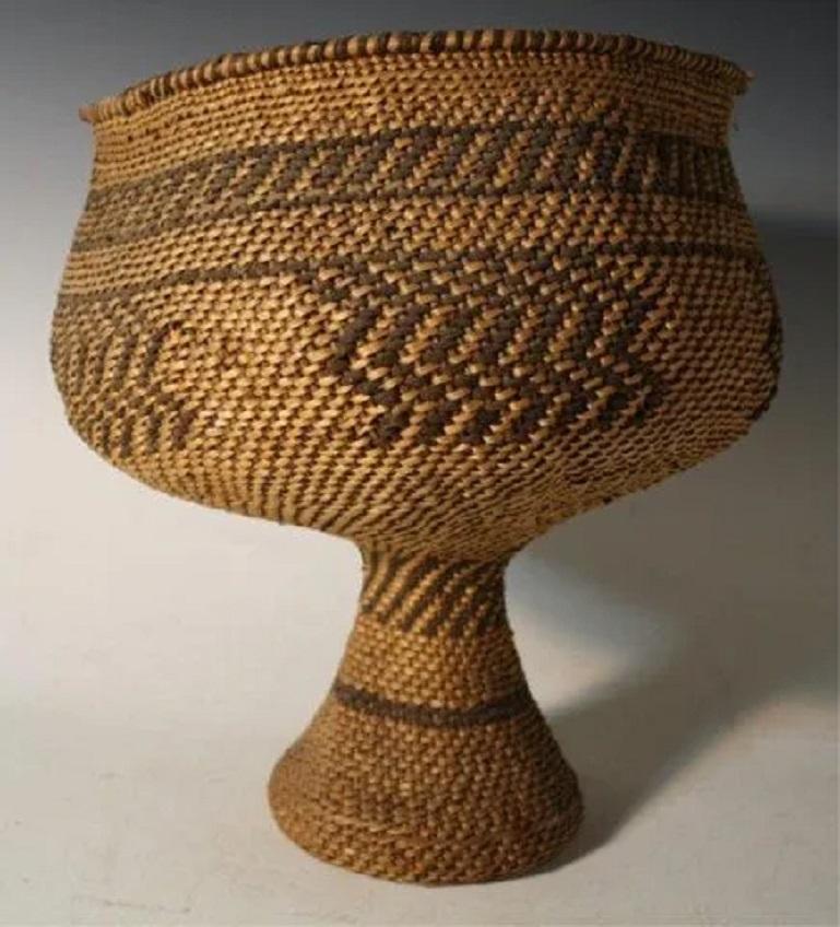 Américain Corbeille à pied à motif chevron amérindien en vente