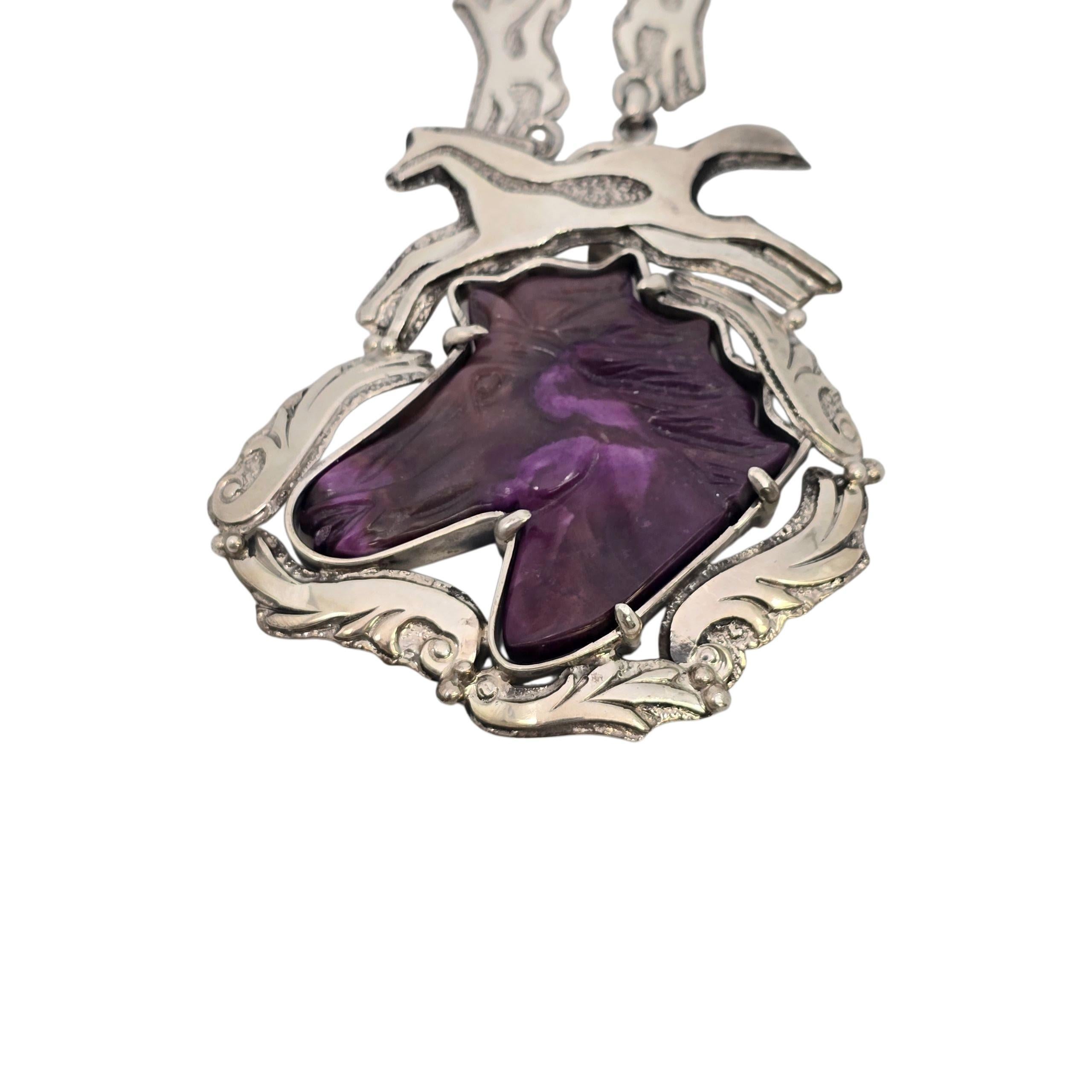 Collana con ciondolo a forma di cavallo in Sugilite d'argento dei nativi americani Dan Nieto #23595 In condizioni buone in vendita a Washington Depot, CT