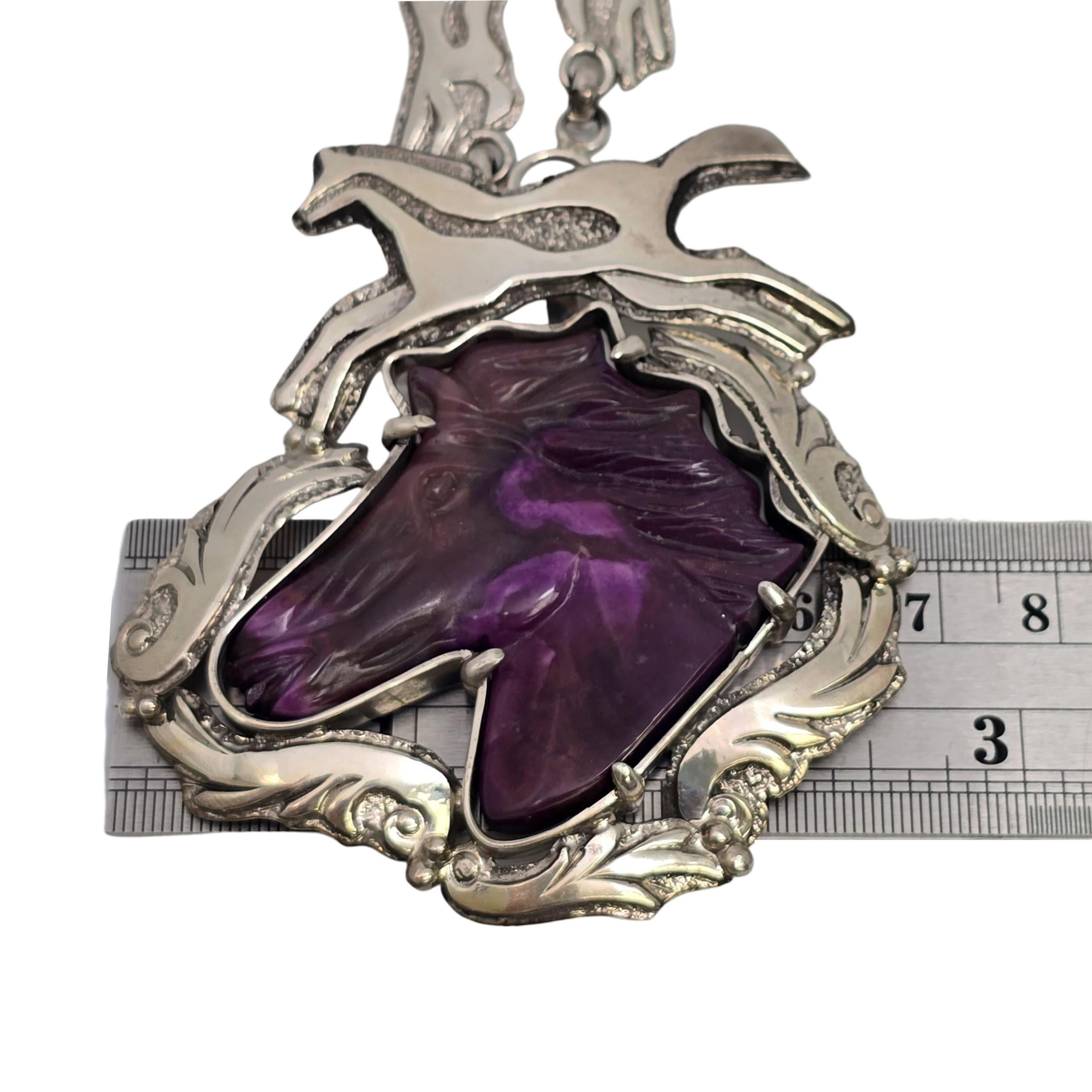 Collana con ciondolo a forma di cavallo in Sugilite d'argento dei nativi americani Dan Nieto #23595 in vendita 5