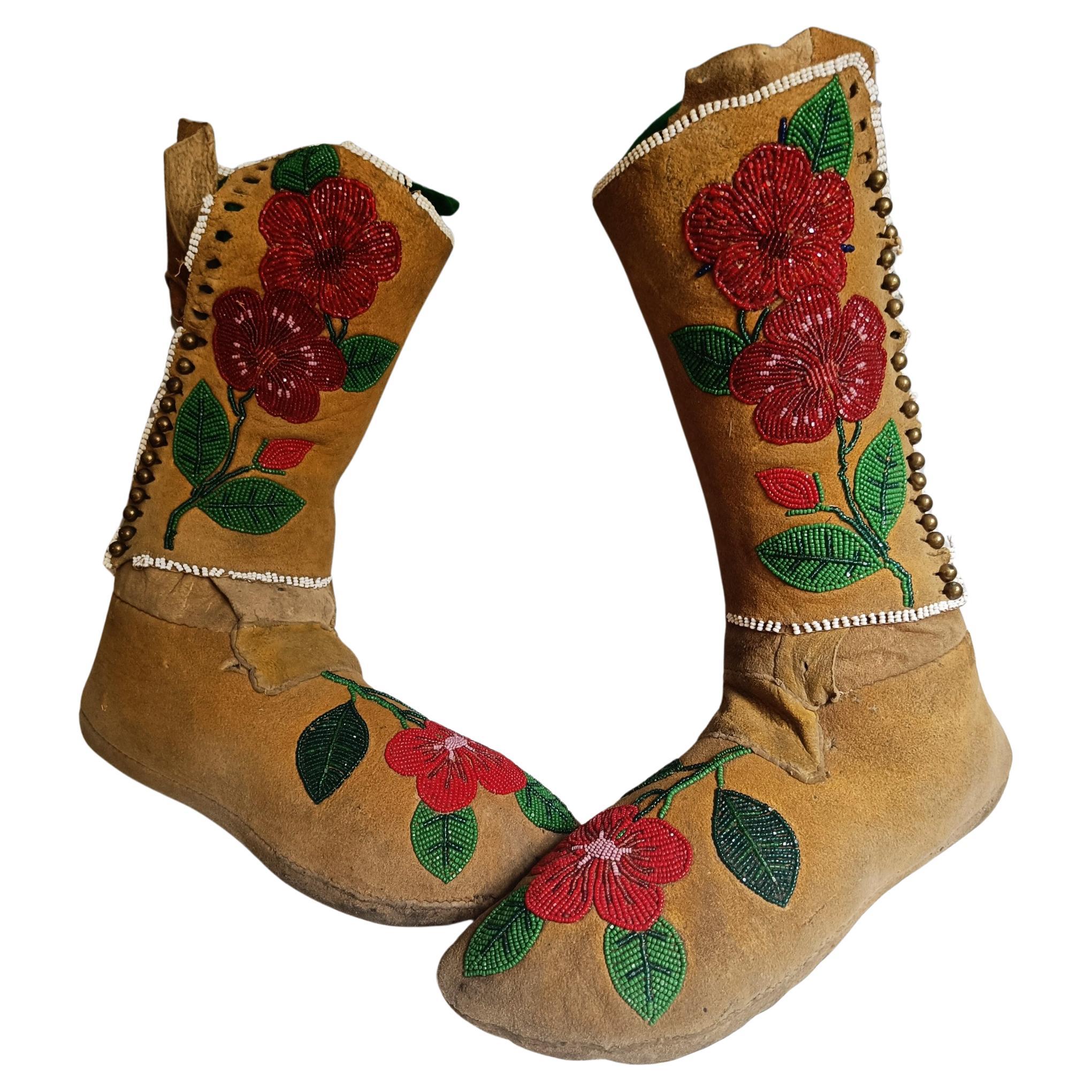 Native American Fine Plains beaded boot moccasins For Sale