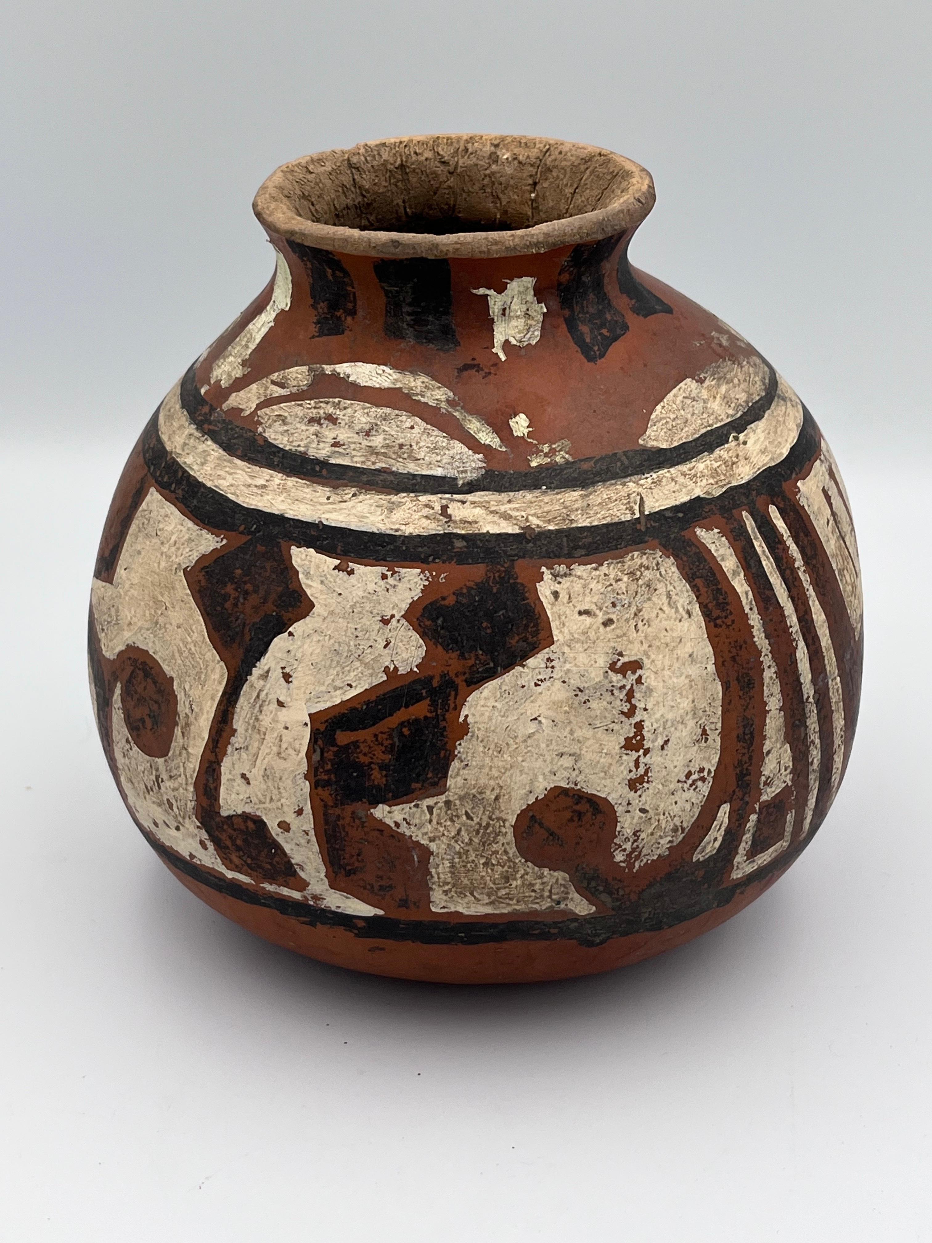 Nord-américain Vase / pot en calebasse peint à la main par les Amérindiens avec motif abstrait en vente