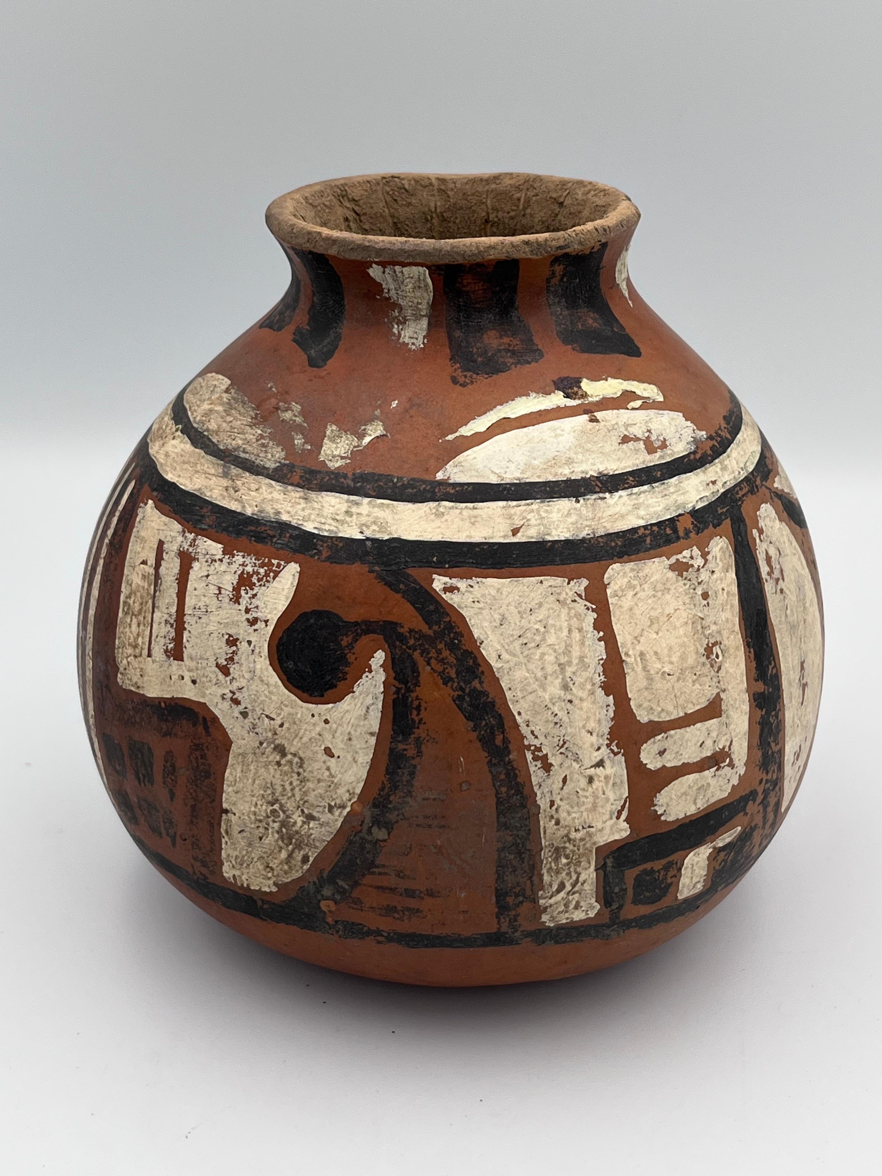 Vase / pot en calebasse peint à la main par les Amérindiens avec motif abstrait Bon état - En vente à Red Lion, PA