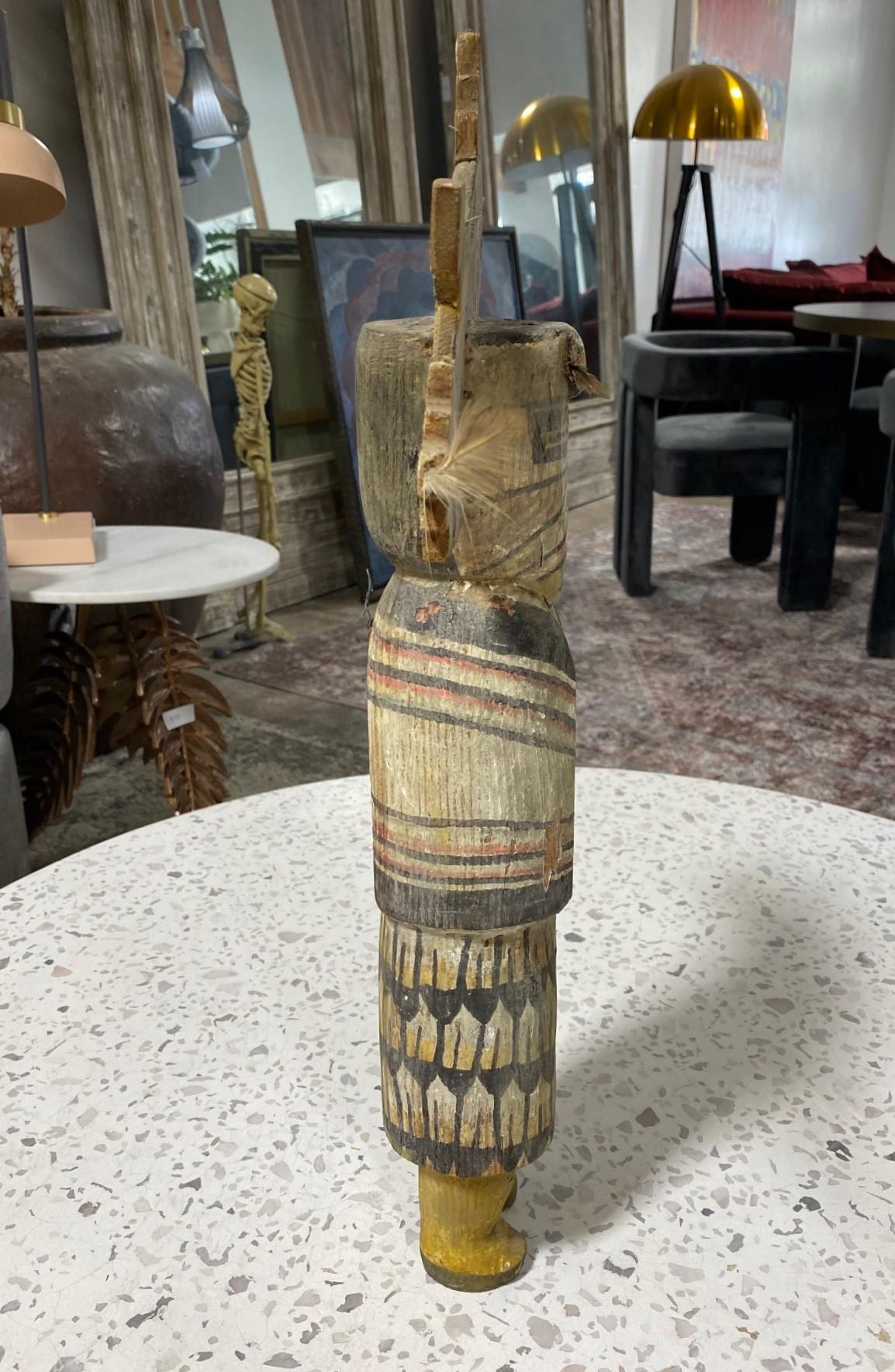 Native American Hopi Hemis Große Kachina Katsina Puppe Totem-Skulptur aus Holz 1800er Jahre 10