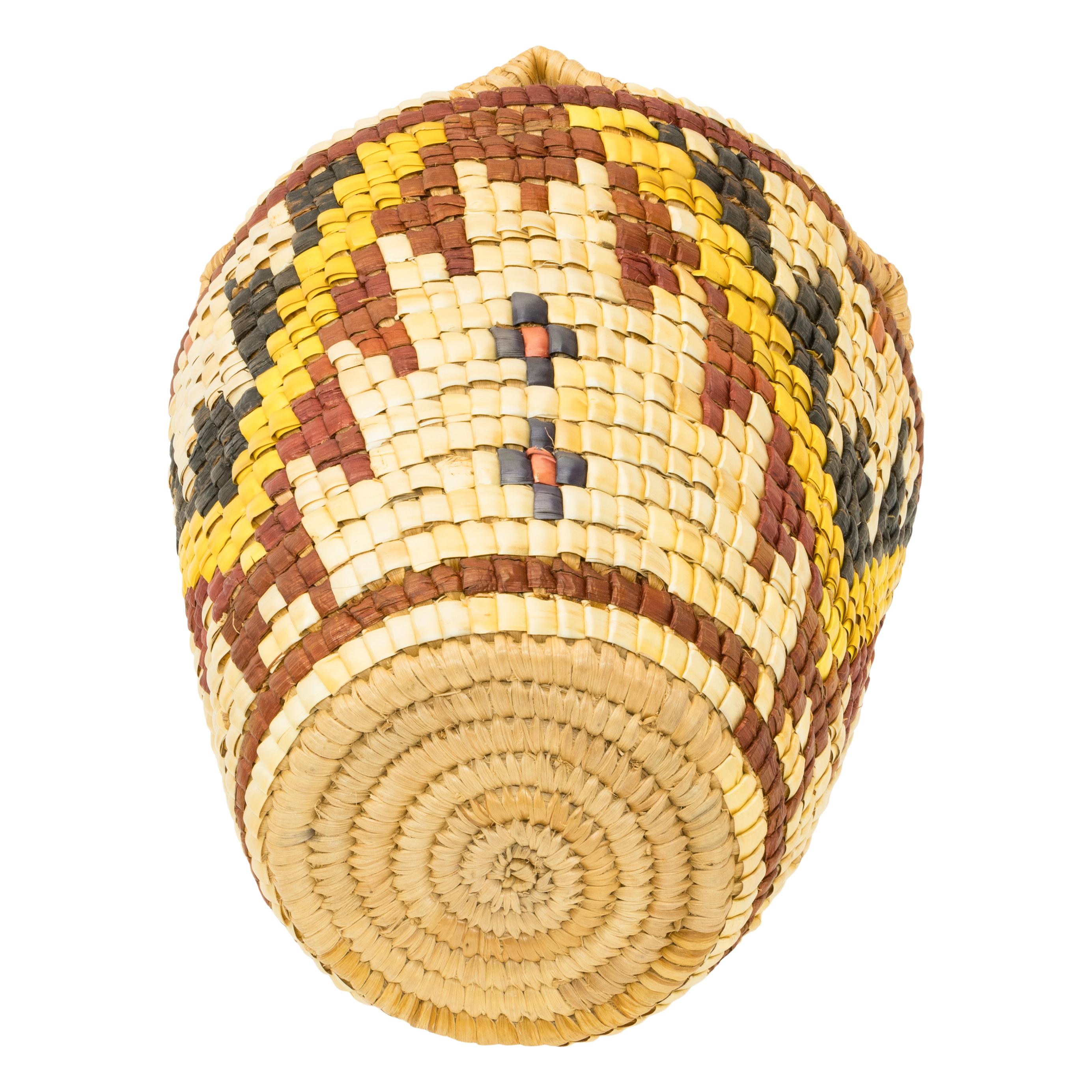 Native American Imbricated Klickitat Basket Estadounidense en venta