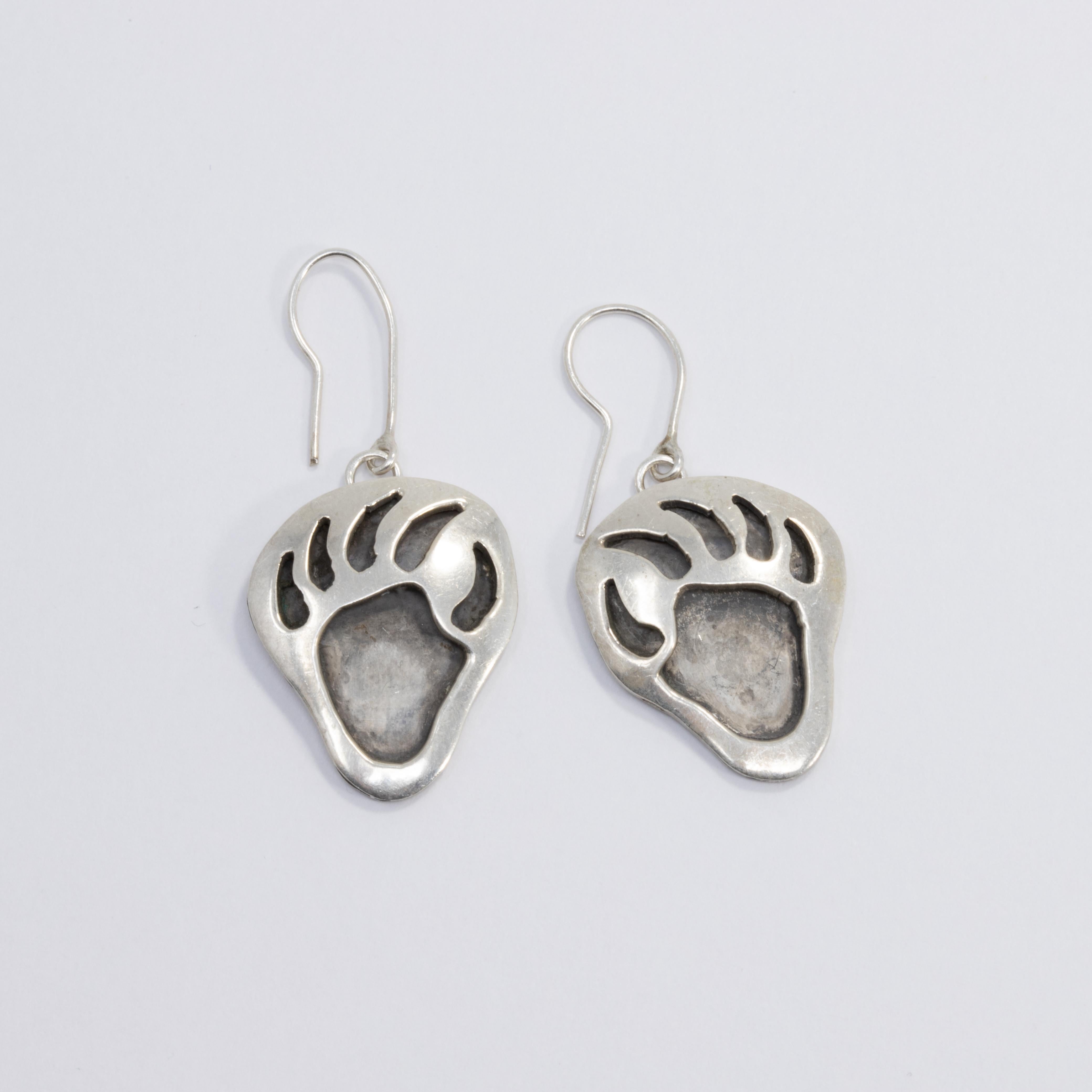 A pair of Native American bear claw earrings, each featuring a bear claw motif, handcrafted by Indian silversmiths. 

Hallmarks: Sterling