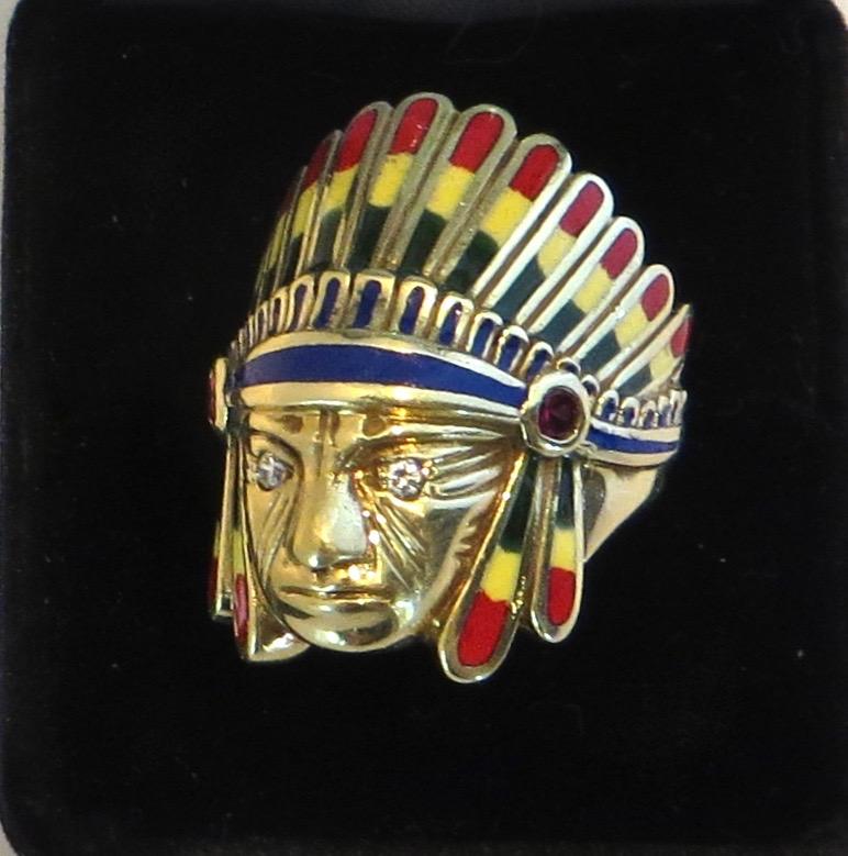 Native American Indian Chief Themed Gold Ring mit Polychromed Features. C. 1955 im Angebot 1