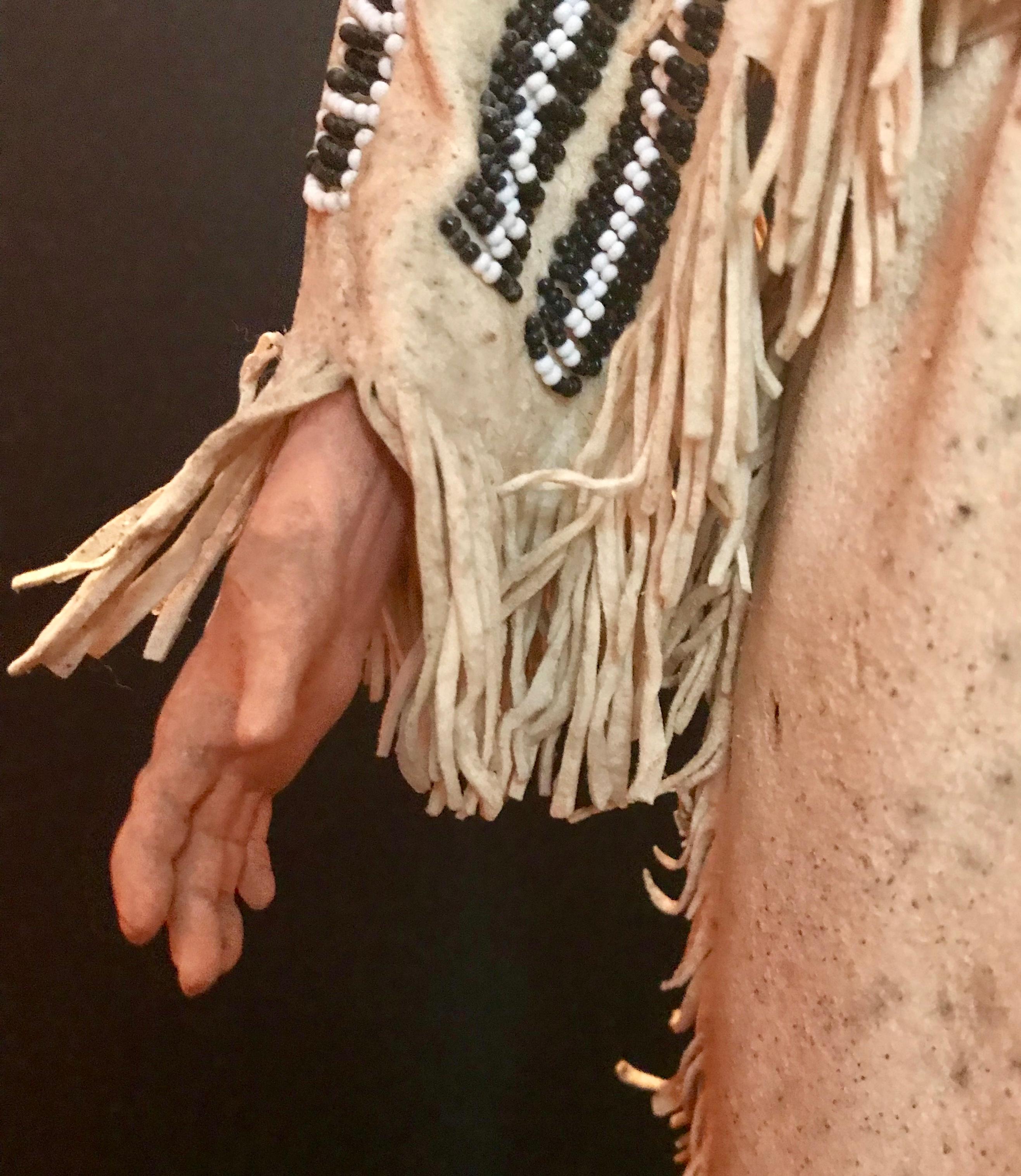 Robe de mariée traditionnelle Sioux Cherokee des Indes amérindiennes avec poupée amérindienne en vente 2