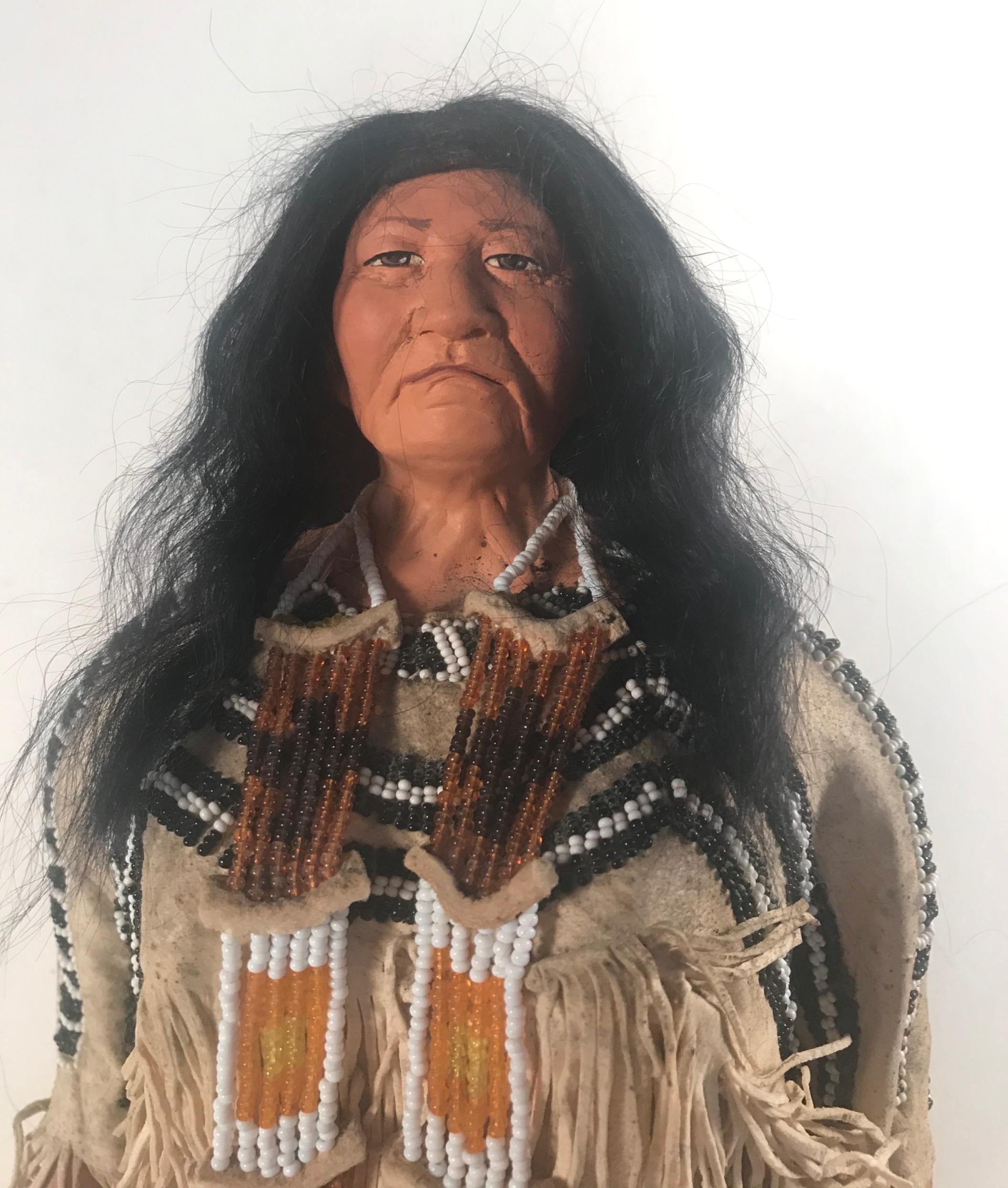 Native American Indian Doll with Traditional Lakota Sioux Cherokee Wedding Dress nativo estadounidense en venta