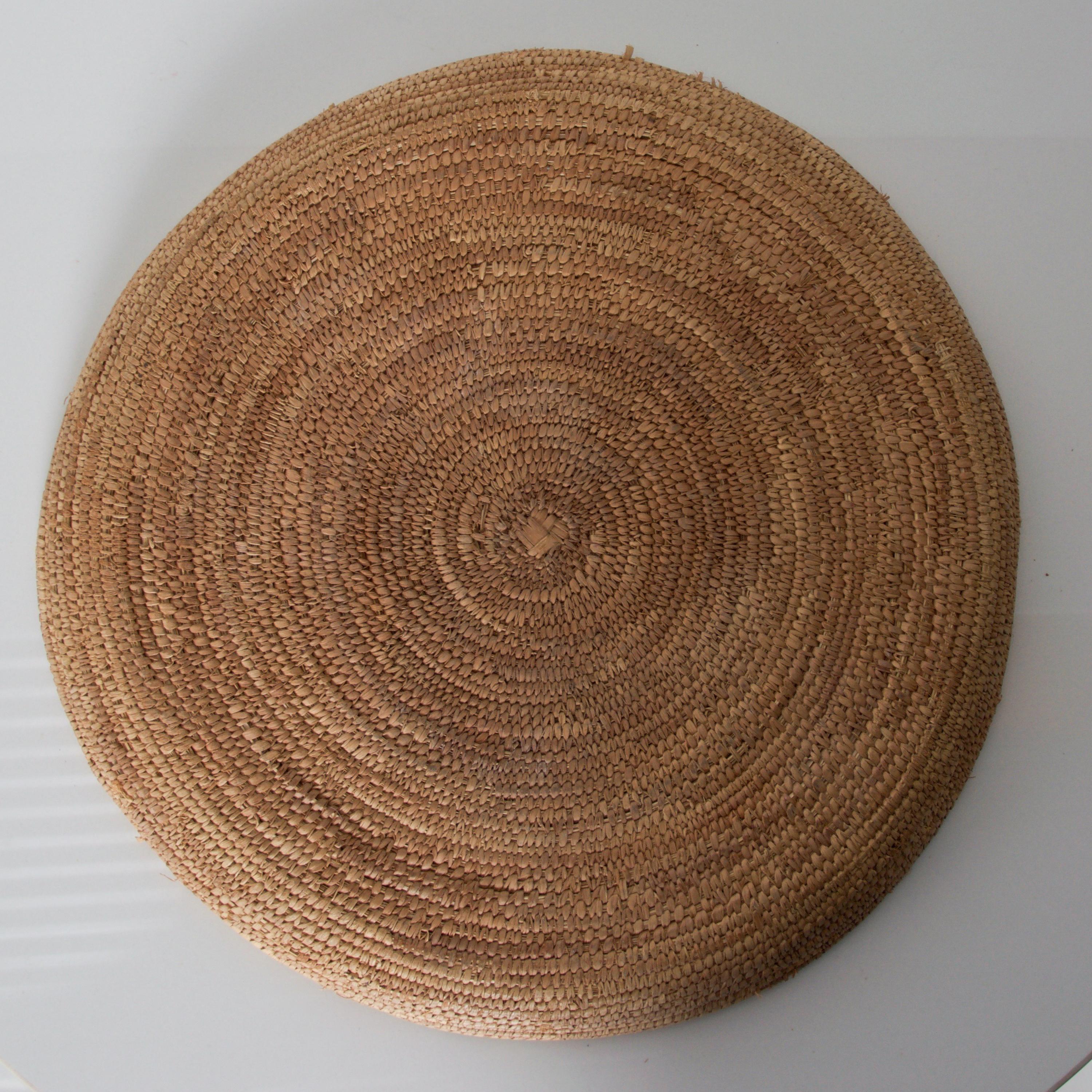 Native American Indian handmade woven large flat coiled saucer basket tray, 1930s
Measures: 14