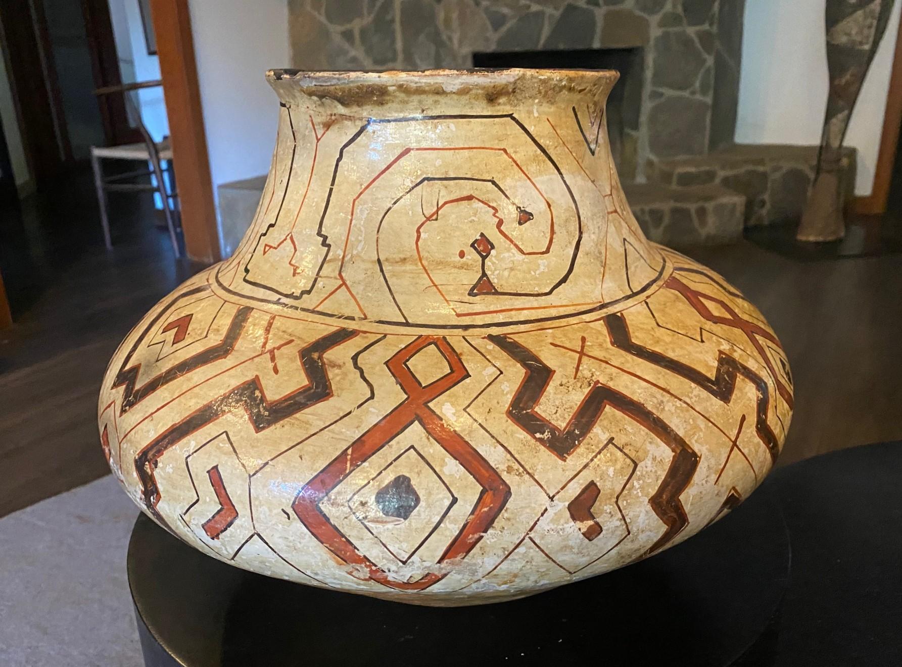 Native American Indian Large Shipibo-Conibo Peruvian Amazon Pottery Jar Vase For Sale 4