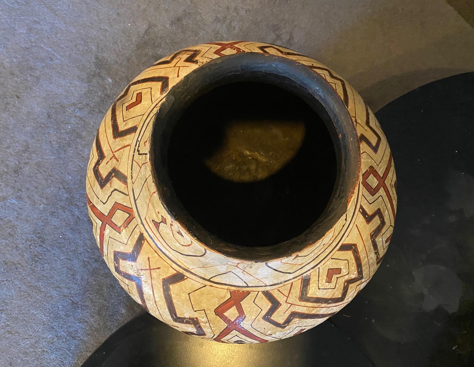 Native American Indian Large Shipibo-Conibo Peruvian Amazon Pottery Jar Vase For Sale 7