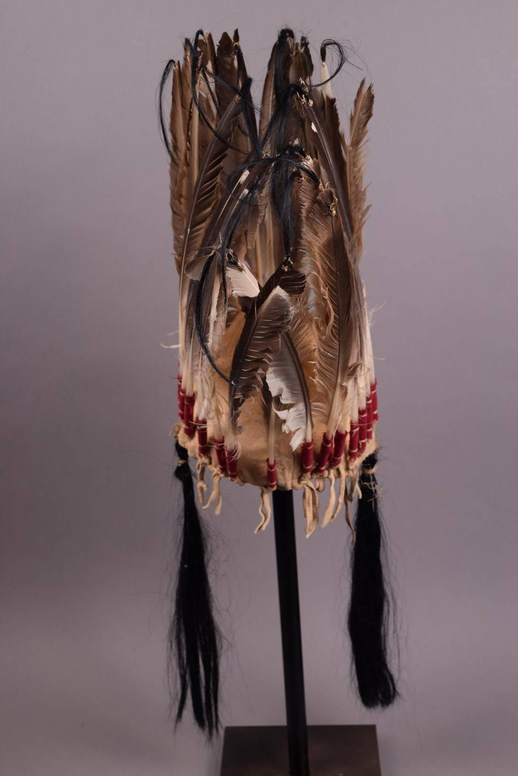 Native American Indian Plains Beaded War Bonnet In Good Condition In London, GB